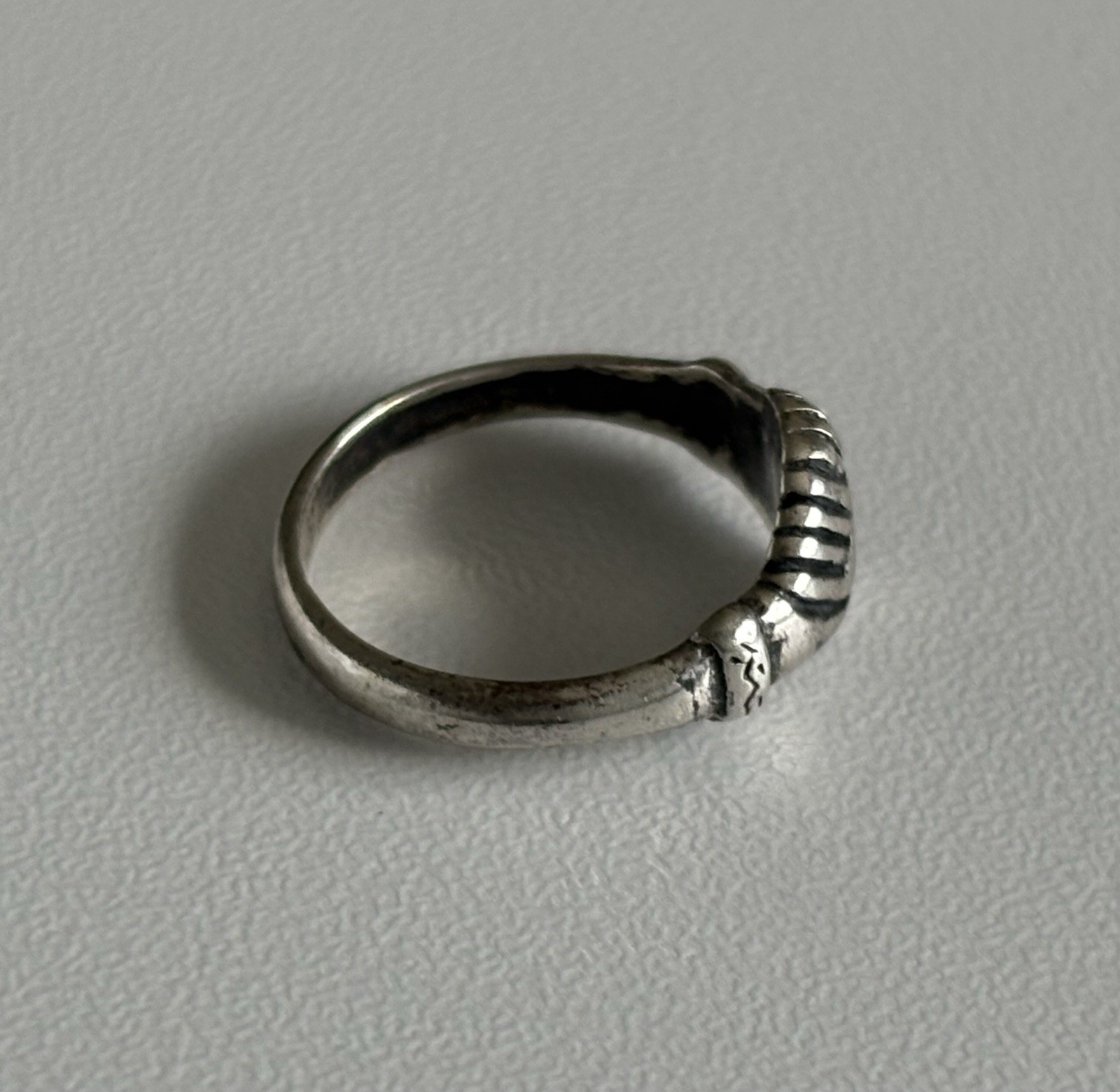 VINTAGE 925 STERLING SILVER FRIENDSHIP HANDSHAKE RING SIZE 4.25