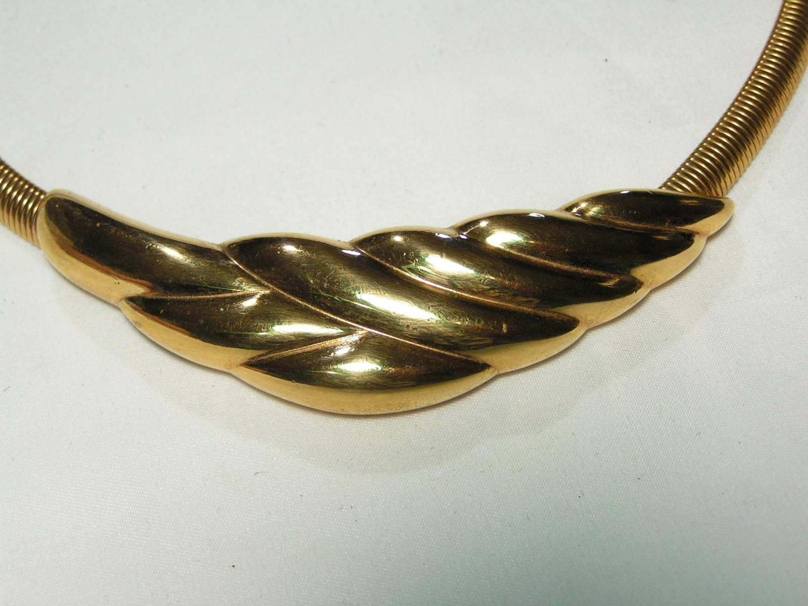 …Vintage NAPIER…Gold Tone Omega Chain, Station Bib Pendant Necklace…