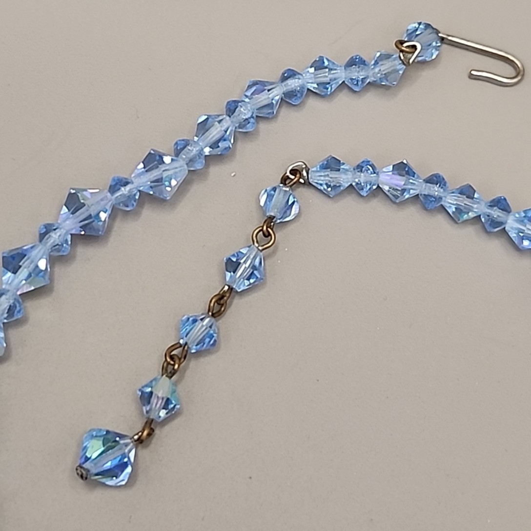 Vintage Glass Beaded Necklace Blue Bicone Graduated 16″