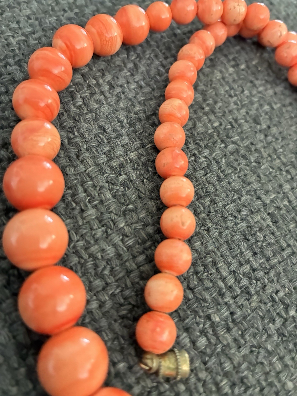 VTG ESTATE NATURAL SALMON CORAL GRADUATED BEAD NECKLACE 41g