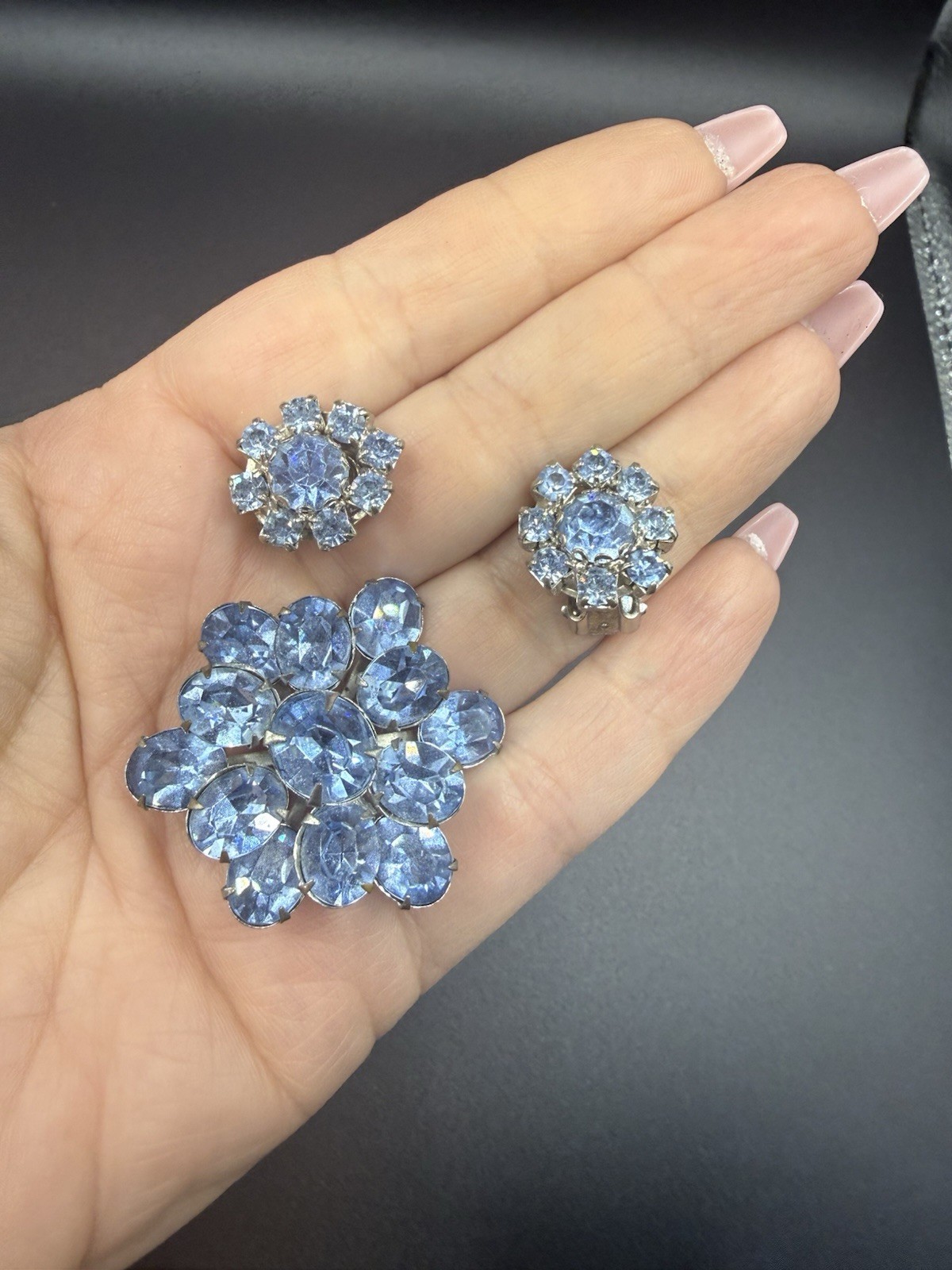 Vintage Unsigned Estate Light Blue Rhinestone Brooch And Clip On Earrings Set