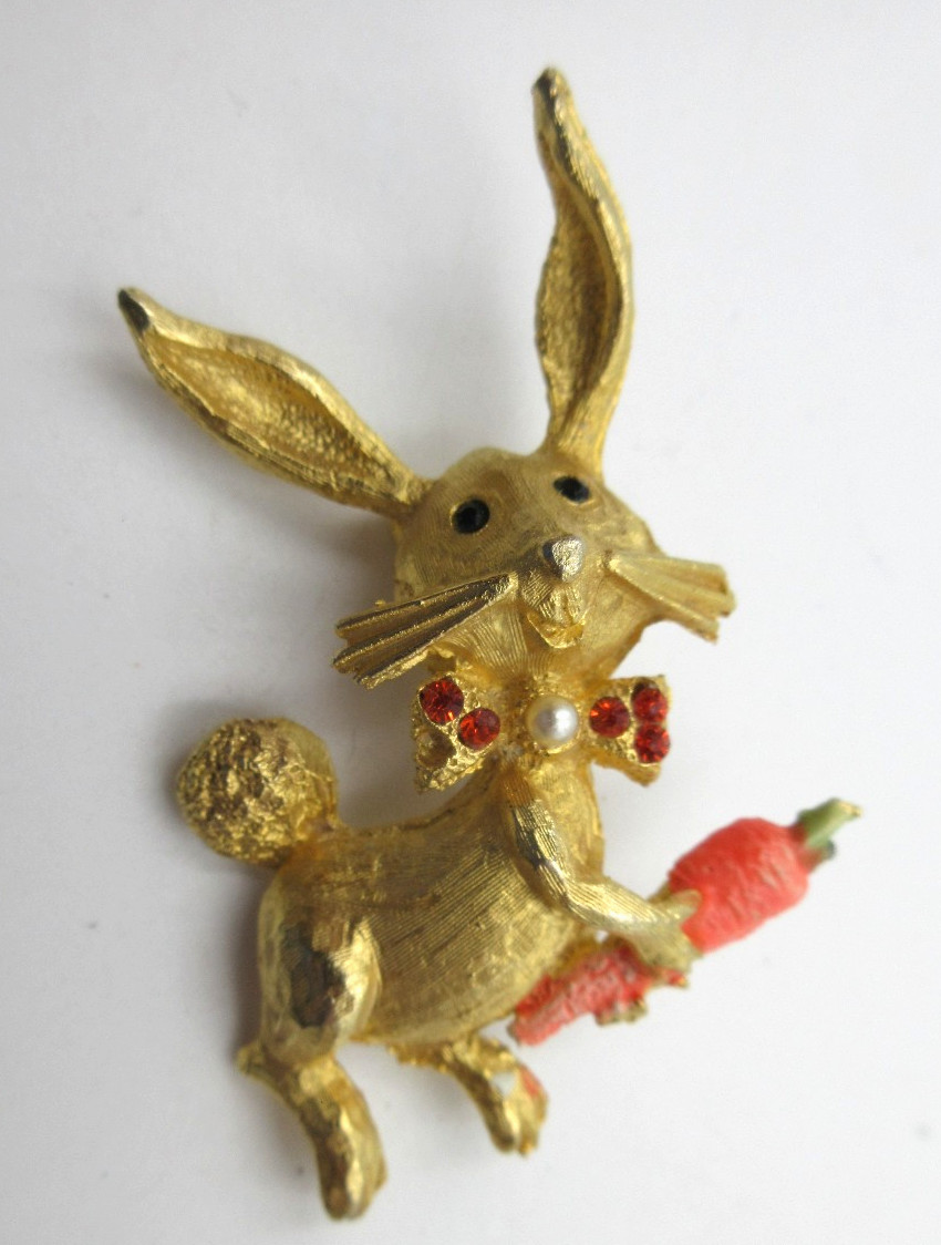 VTG MYLU gold tone 1 stone miss faux pearl EASTER BUNNY RABBIT CARROT BROOCH PIN