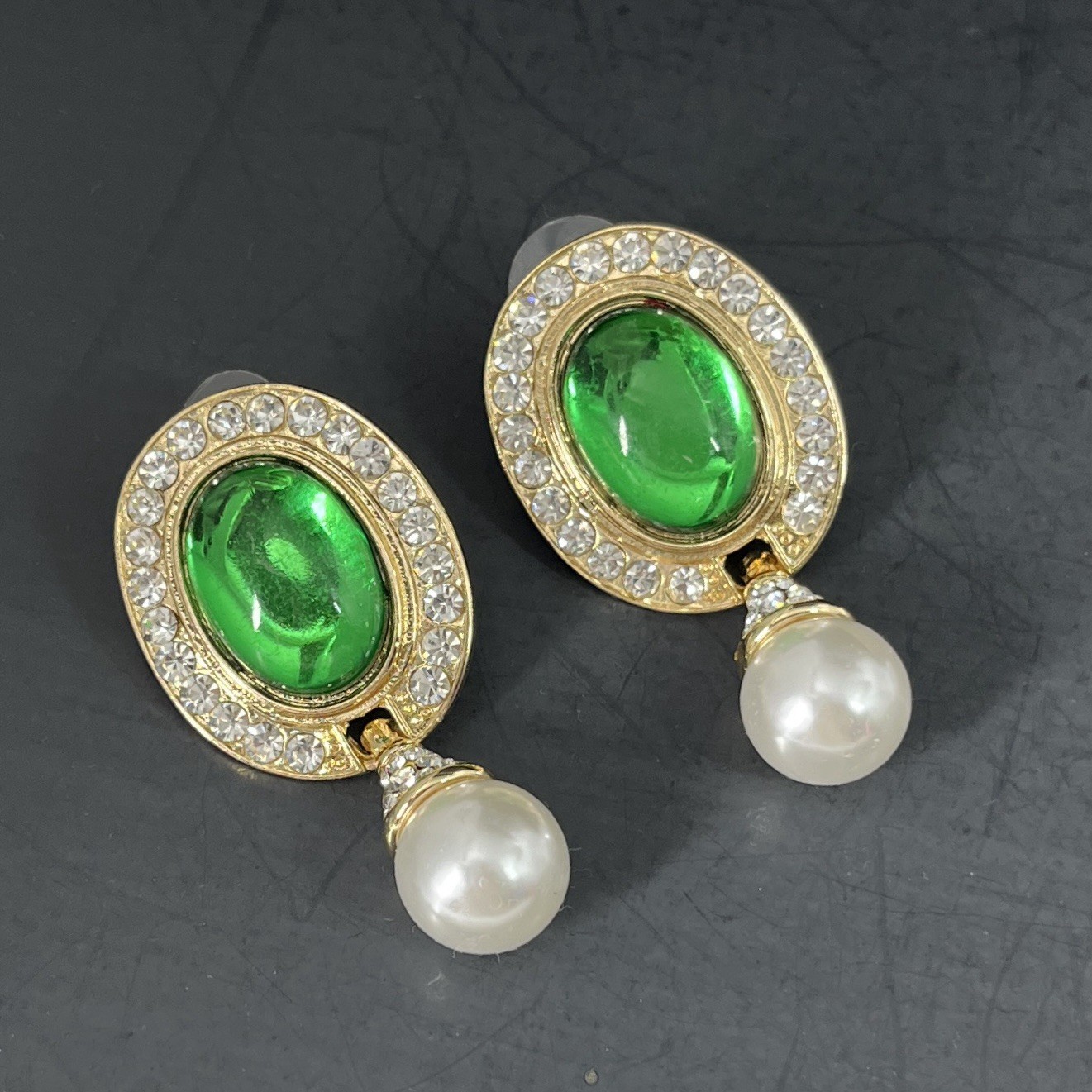 Gold Tone Gripoix Style Earrings Green Cabochon Oval Pierced Crystal Pearl Drop