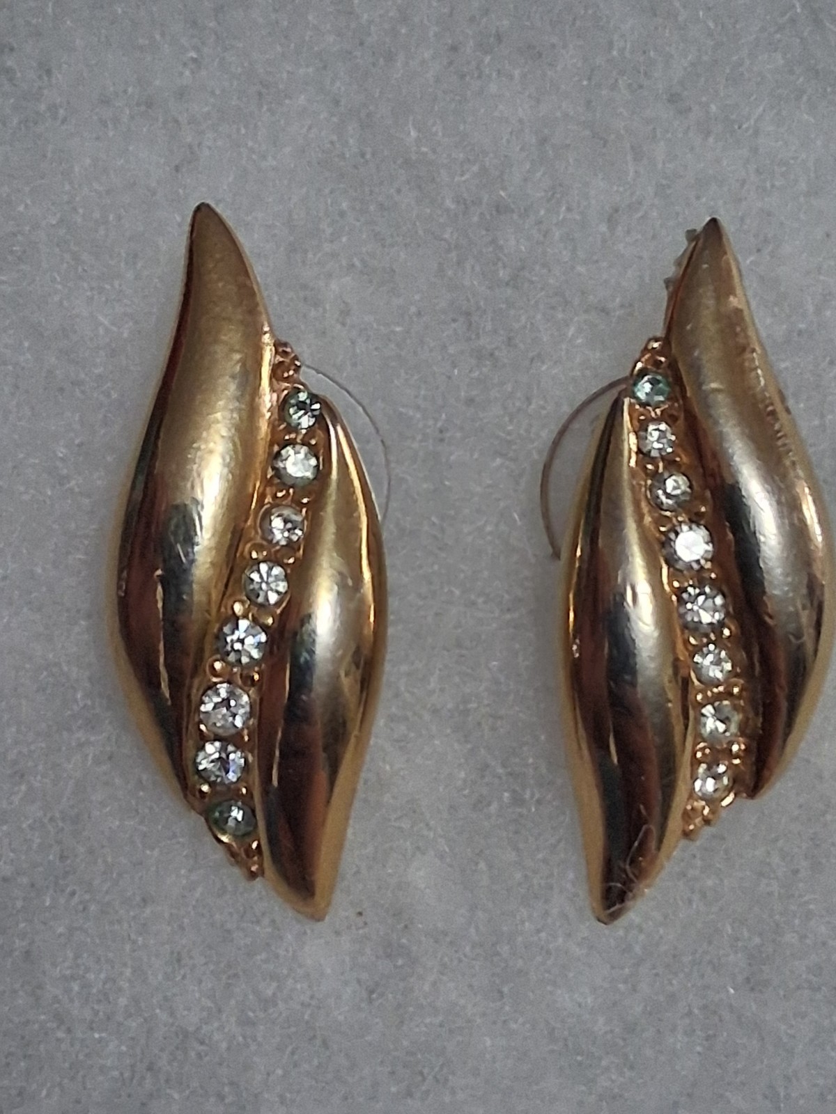 Vintage curved rhinestone accent earrings polished gold tone s