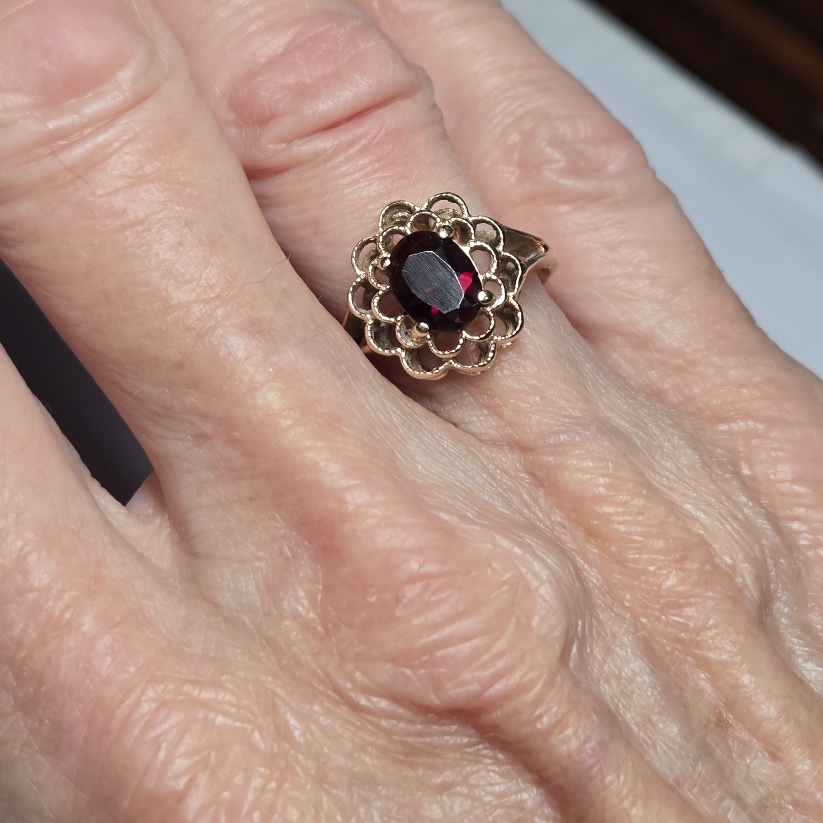 Estate Vintage Tested 14k Yellow Gold Red Garnet Openwork Filigree Ring Size 5.5