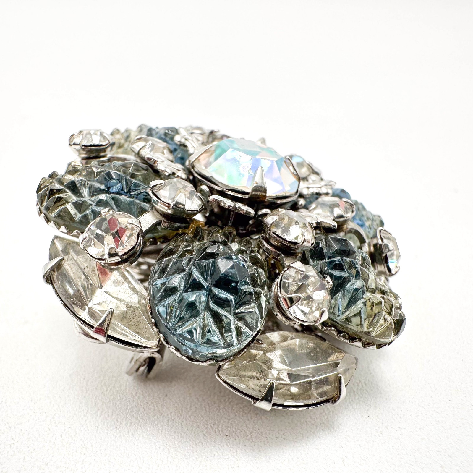 Vintage Brooch AB Icy Blue Molded Stones Silver Tone Tiered Rivet Unsigned 1.5″D