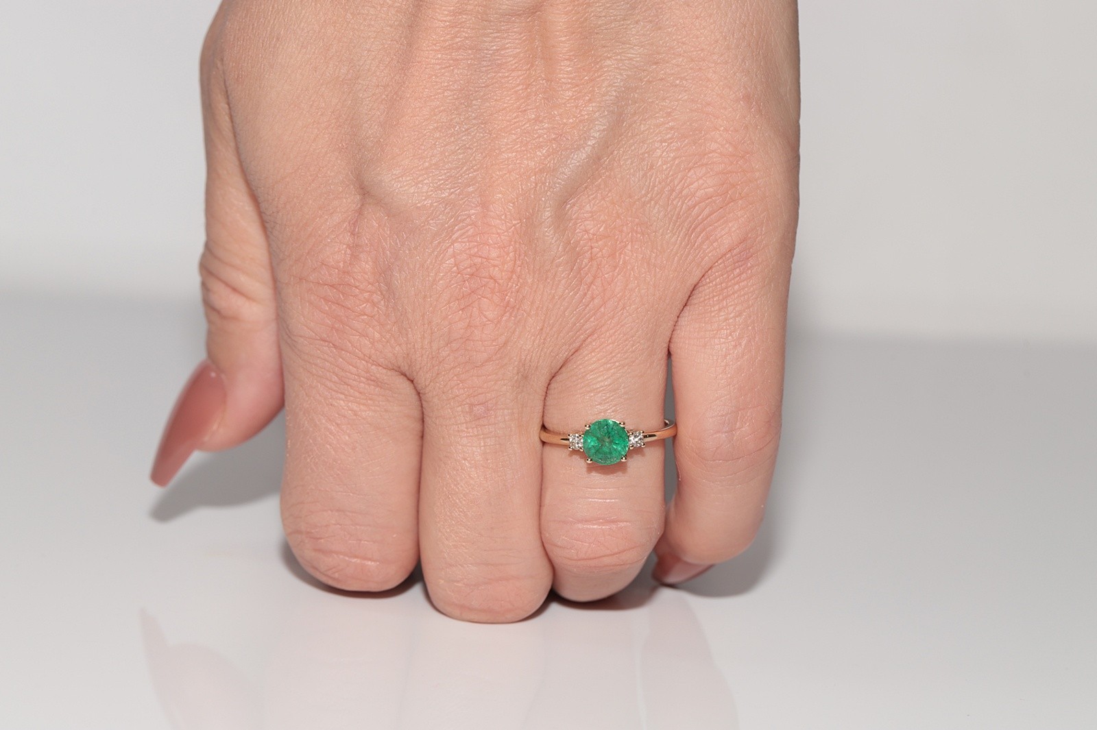 New Made 14k Gold Natural Diamond And Round Cut Emerald Decorated Ring