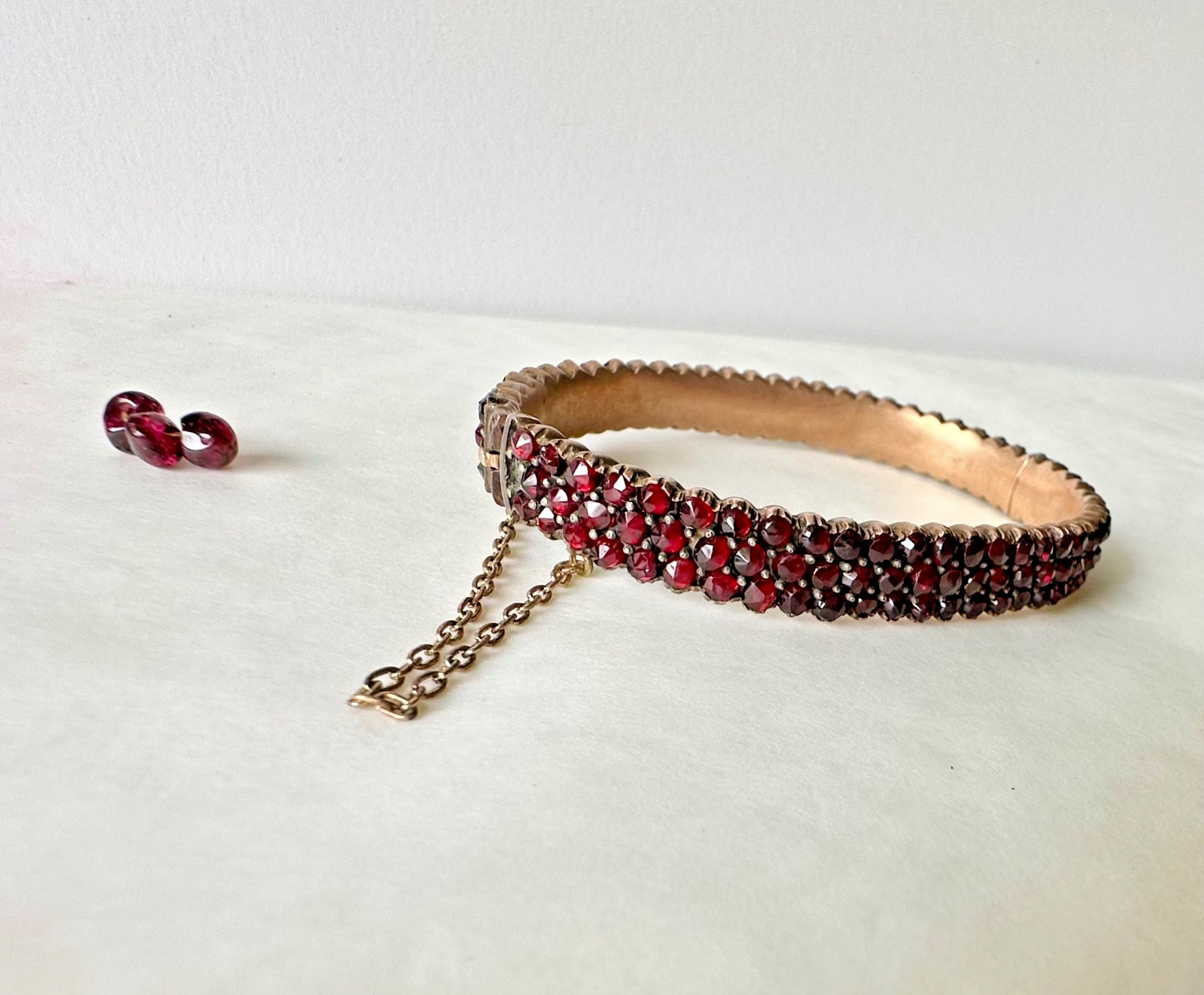 Antique rose cut Garnet & Silver bangle Hinged w/safety chain (see cond.)
