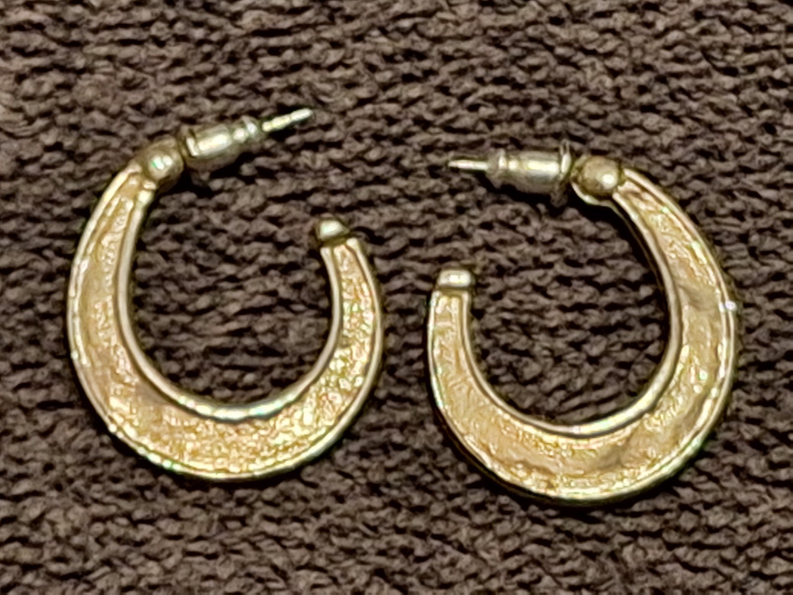 Silver Tone Metal Enamel 3/4 Hoop Earrings Pierced Lime Green
