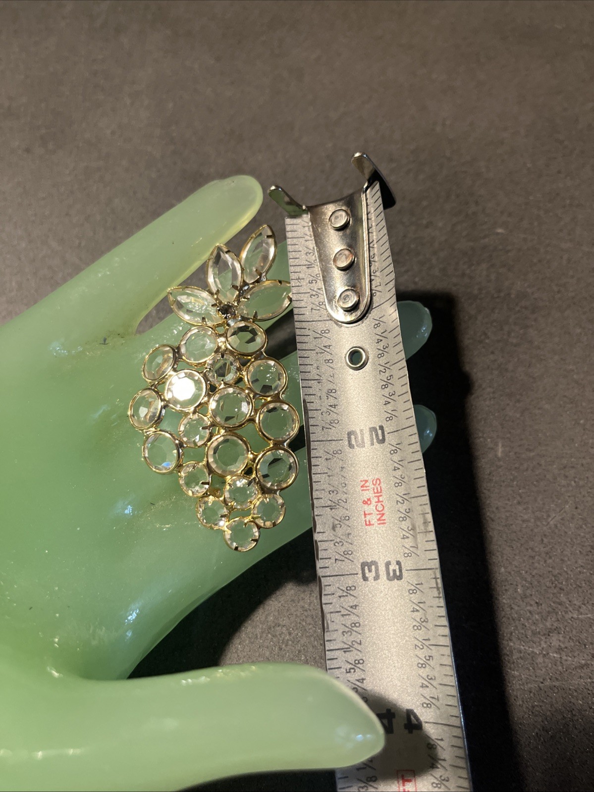 FABULOUS VINTAGE SEE THRU CRYSTALS BUNCH OF GRAPES PIN BROOCH GOLD TONE Prongset