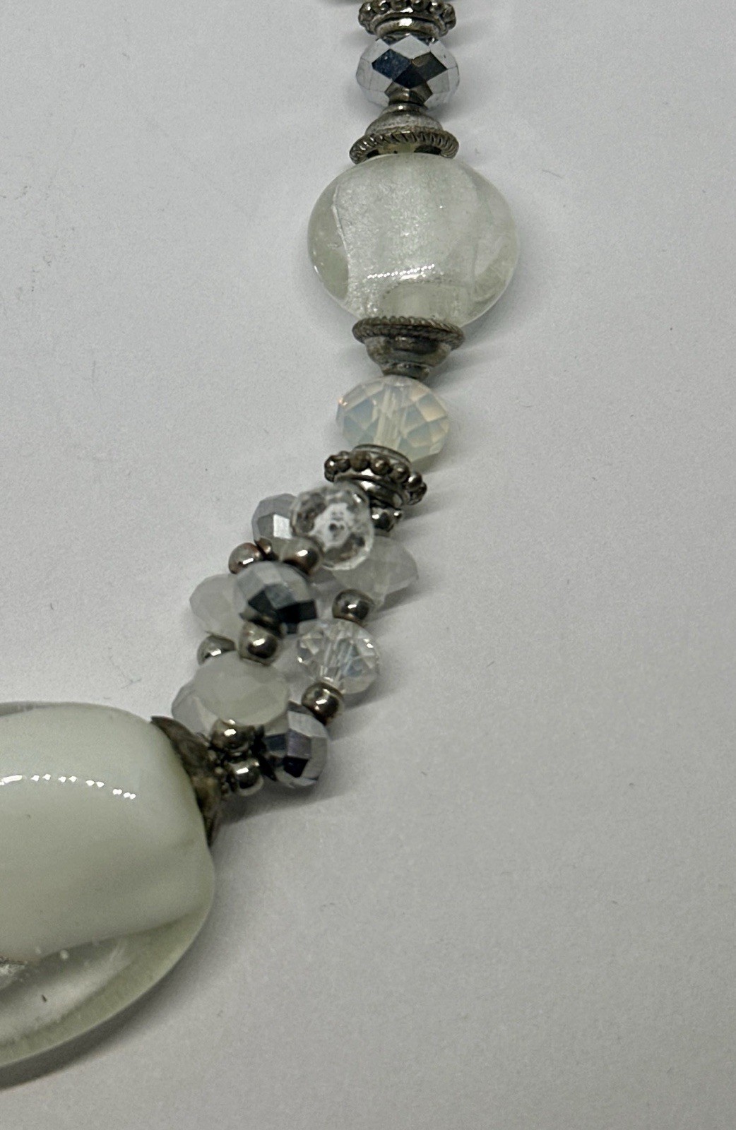Art White Glass Faceted Crystal Glass Silver Tone Beads 18”-21″ Necklace