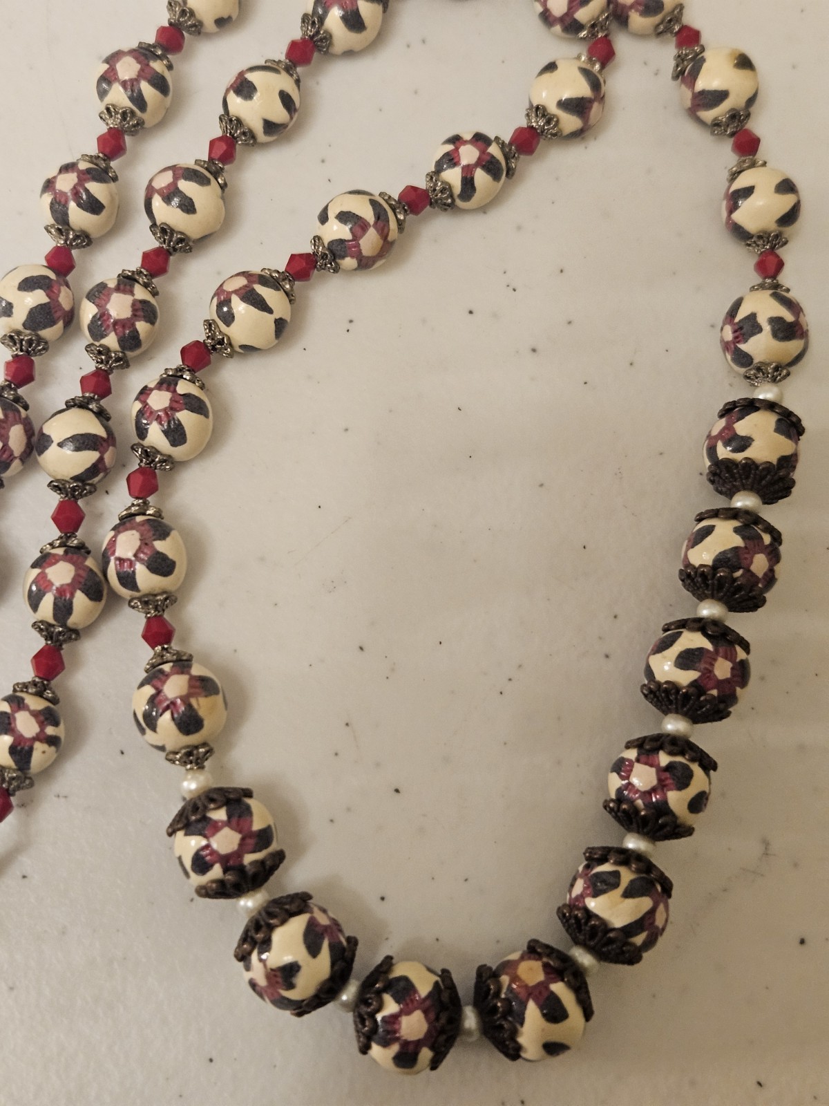 HANDMADE BEADED NECKLACE 28″ FLORAL VINTAGE ORNATE TOGGLE CLOSURE BEAUTIFUL