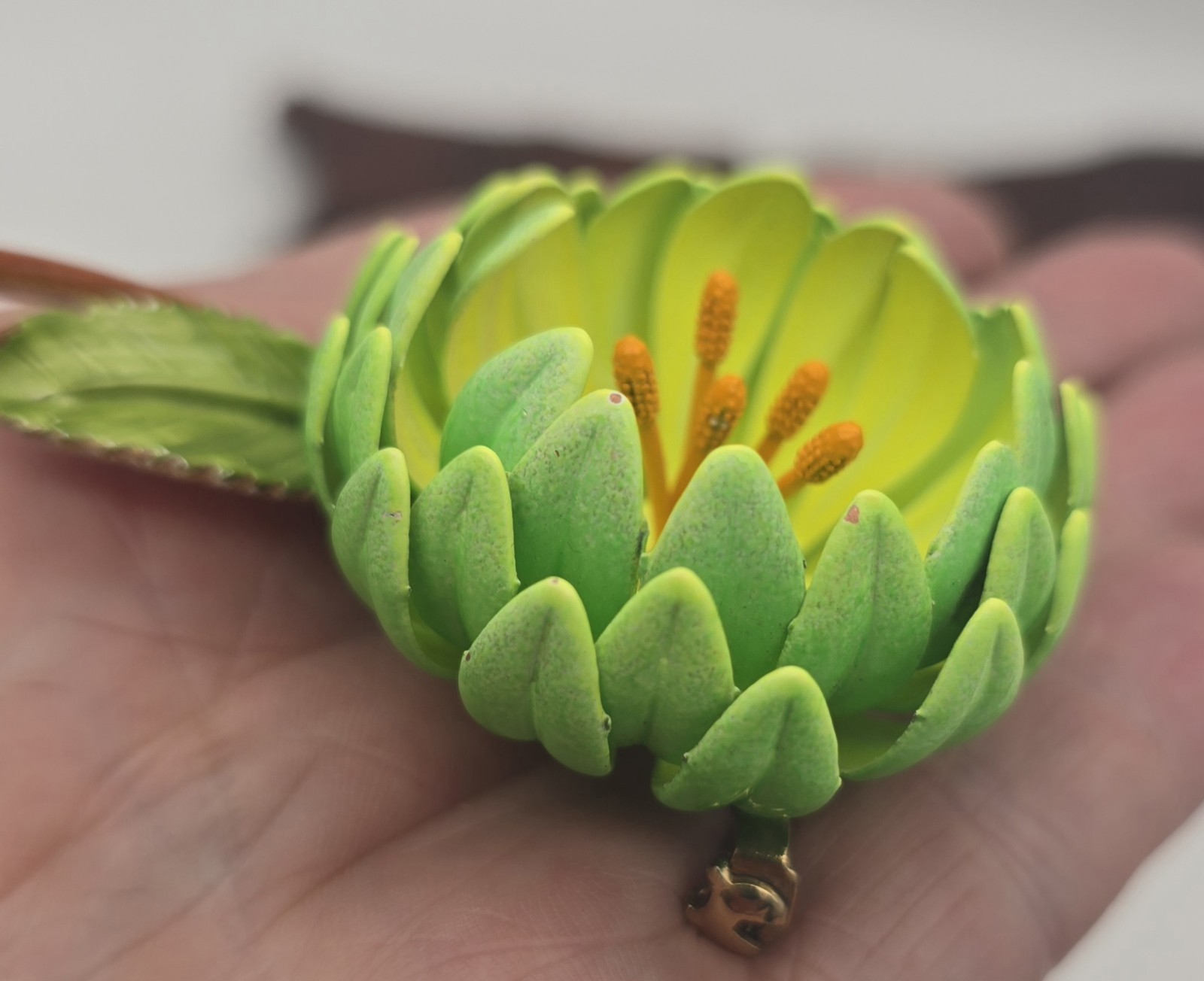 Vintage Retro Mod 60s Lime Green Enamel Metal Flower Pin Brooch
