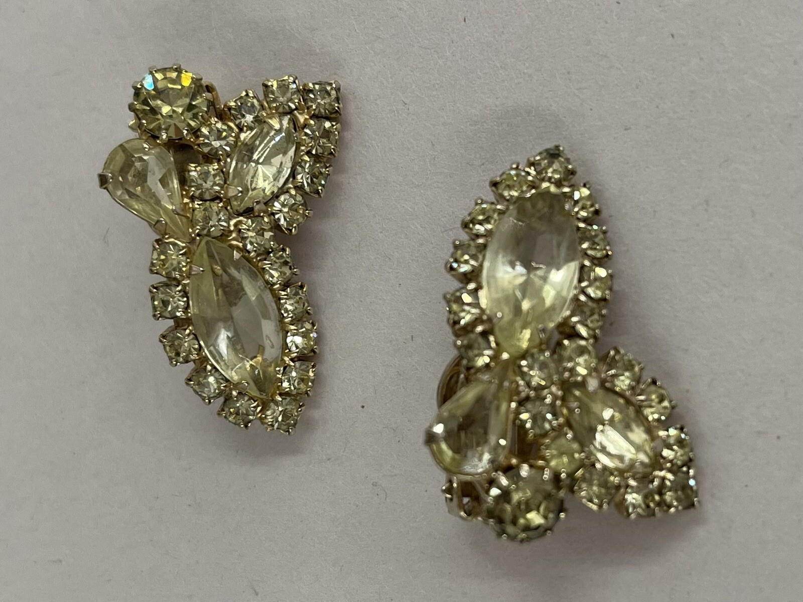 Vintage WEISS Gold Tone PALE YELLOW Rhinestone CLIP EARRINGS
