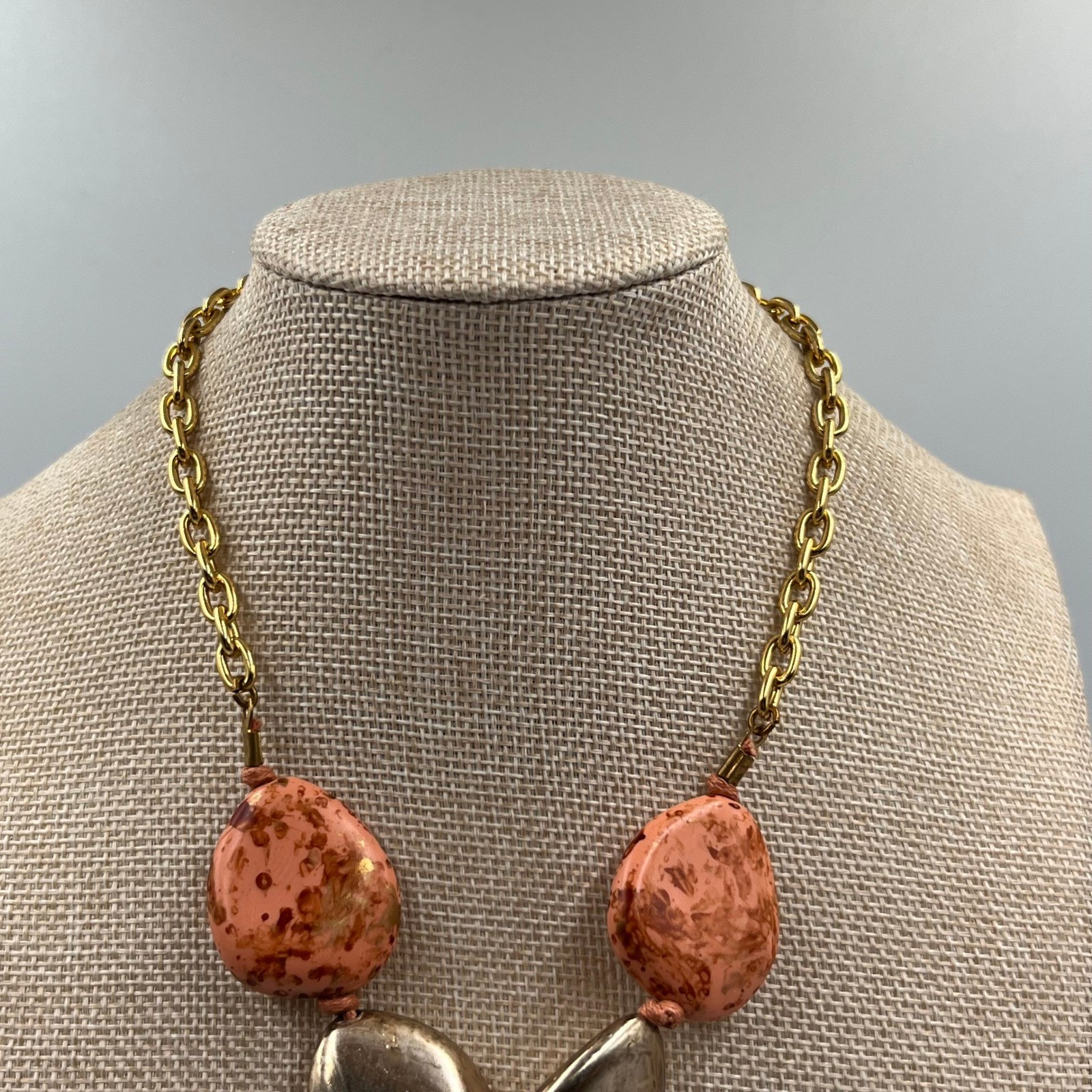 Worthington Bold Collection Statement Necklace Gold Tone Peach Mottled Stone New