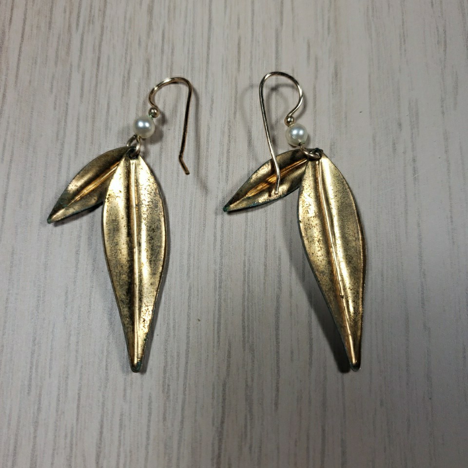 Vintage Metal Leaf / Spoon Earrings Estate Jewelry Pair Wire A+