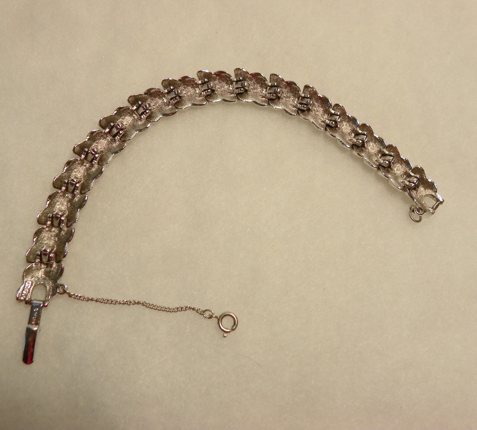 Vtg Signed MONET Bracelet Silver Tone Safety Chain 7.5 in Curved Links Excellent