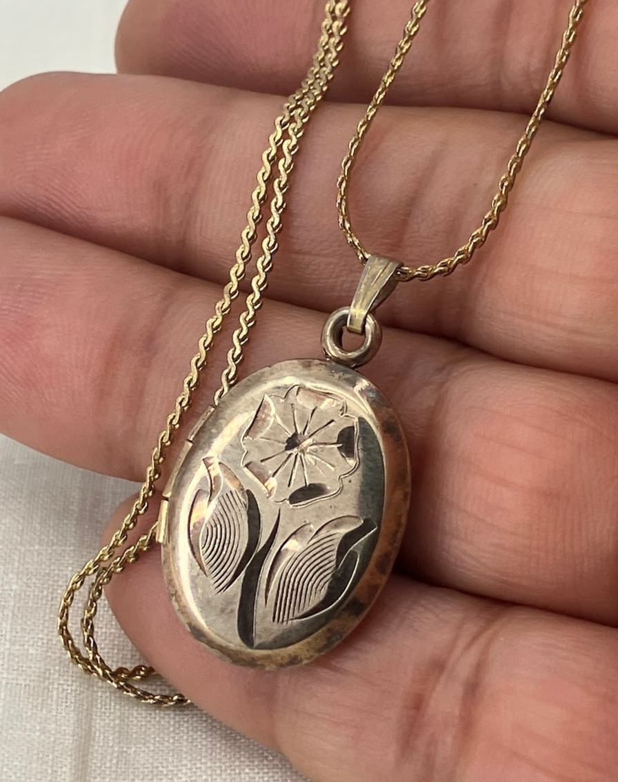 Vintage Locket Pendant Necklace Sterling Silver Vermeil Etched Flower 4g READ