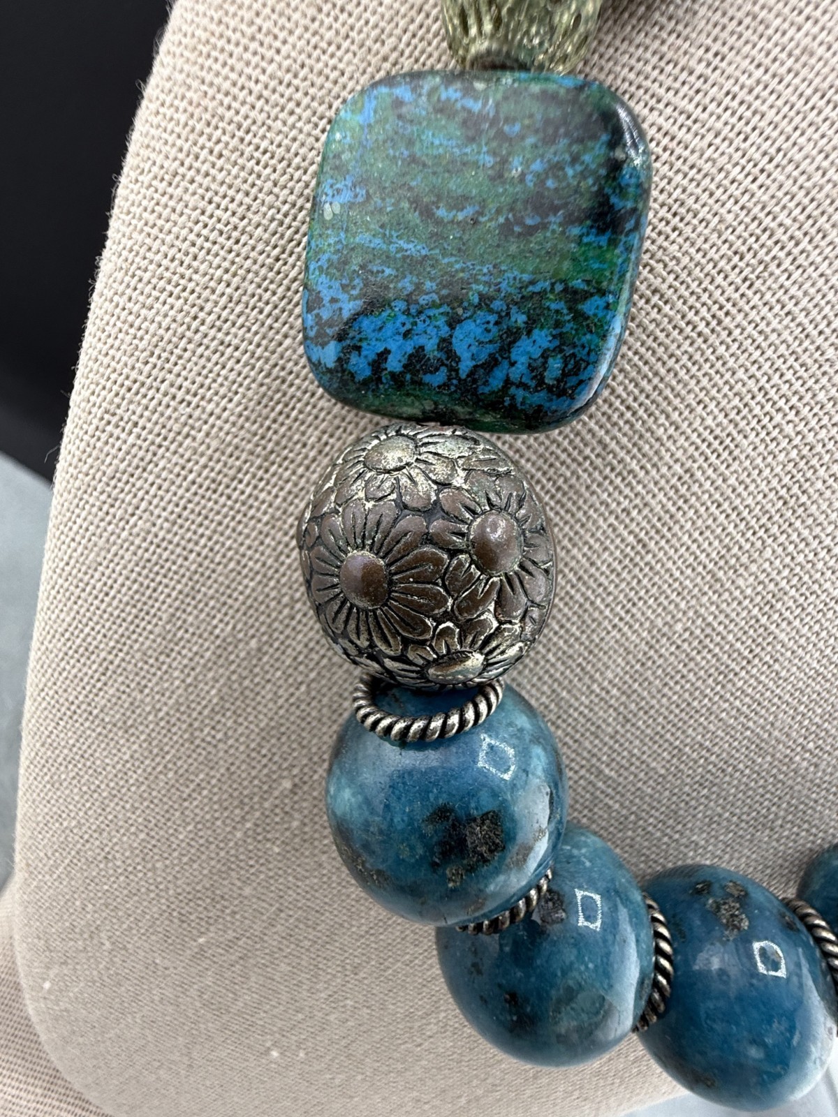 Vintage South Western Style Necklace Blue Green Beads Silver Tone 17″