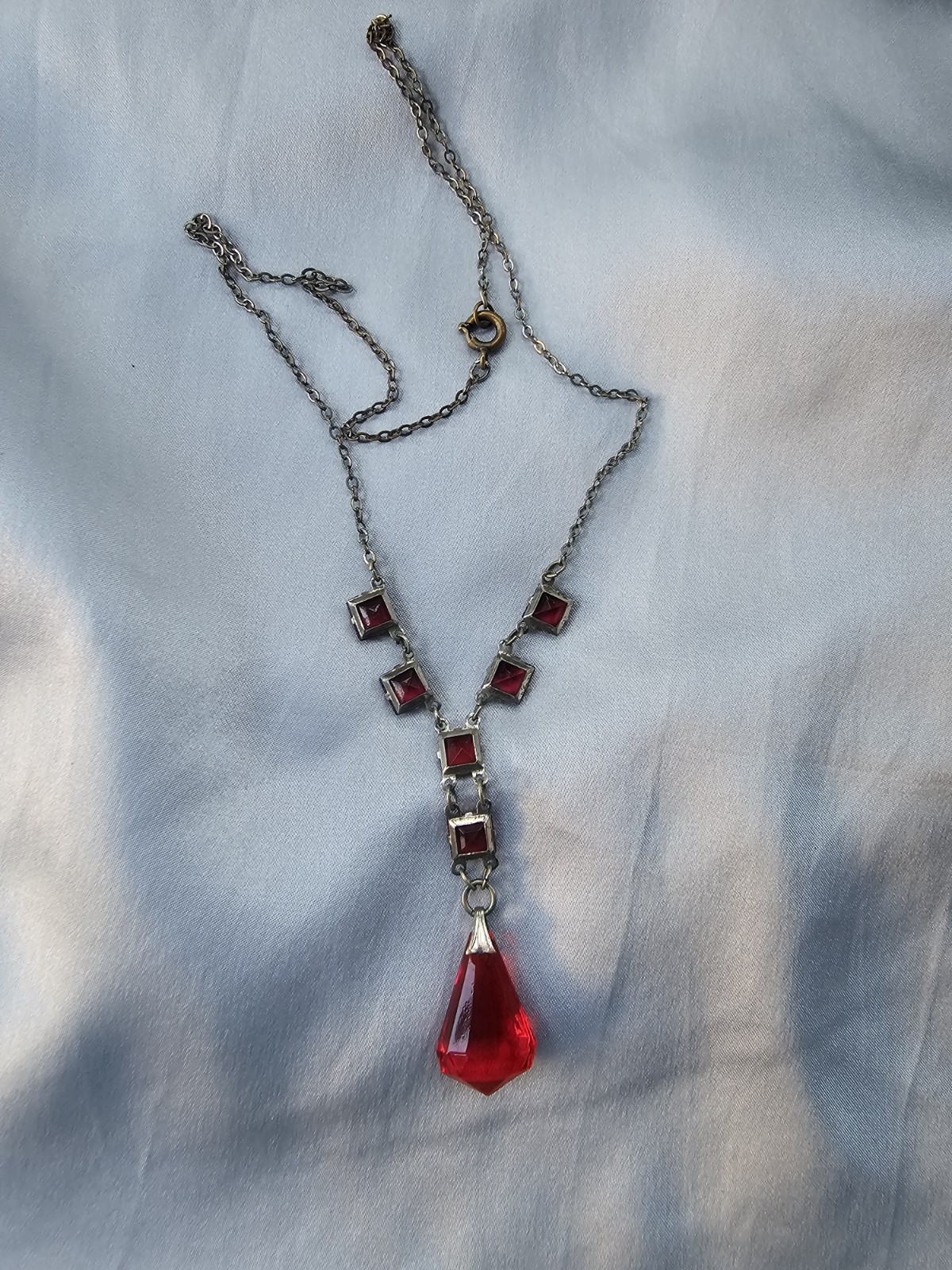 Vintage Art Deco Red Glass Silvertone 16″ Necklace Prong