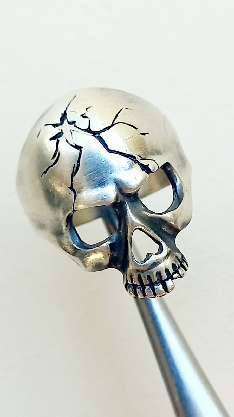 №98 Custom Handcrafted SILVER Ring Biker Scull Ring Size 9 ( 7.98 gr)