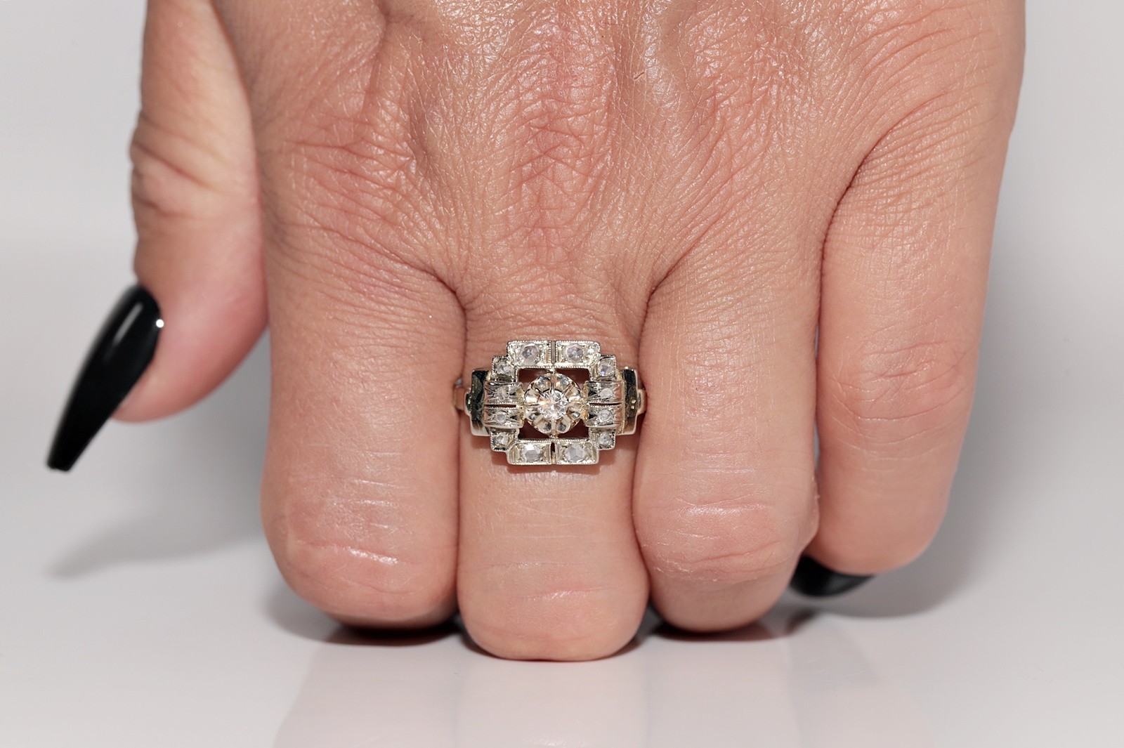 Antique Circa 1920s Art Deco Handcrafted 18k Gold Natural Diamond Ring