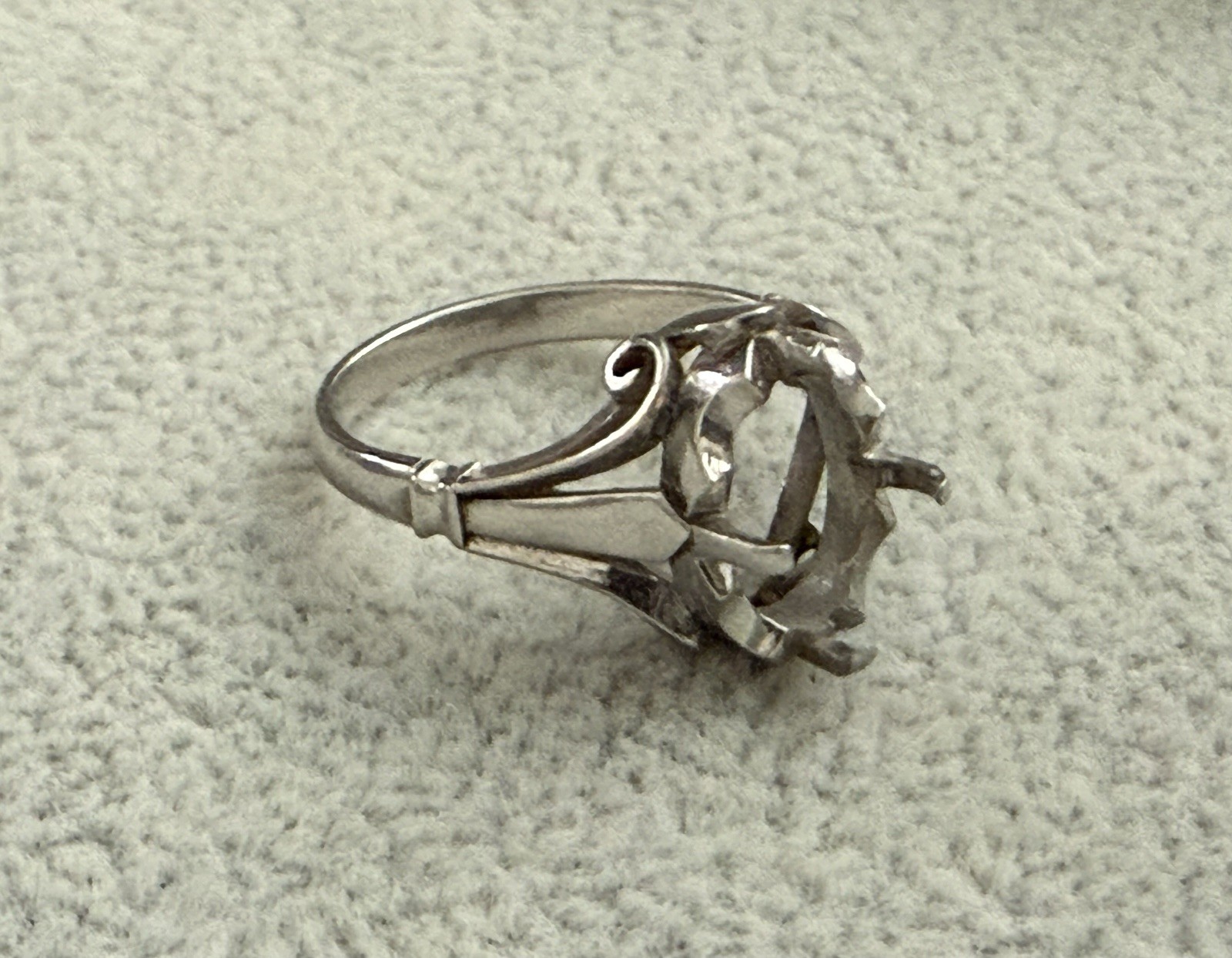 vintage platinum mounting for oval stone ring 7mm X 10mm