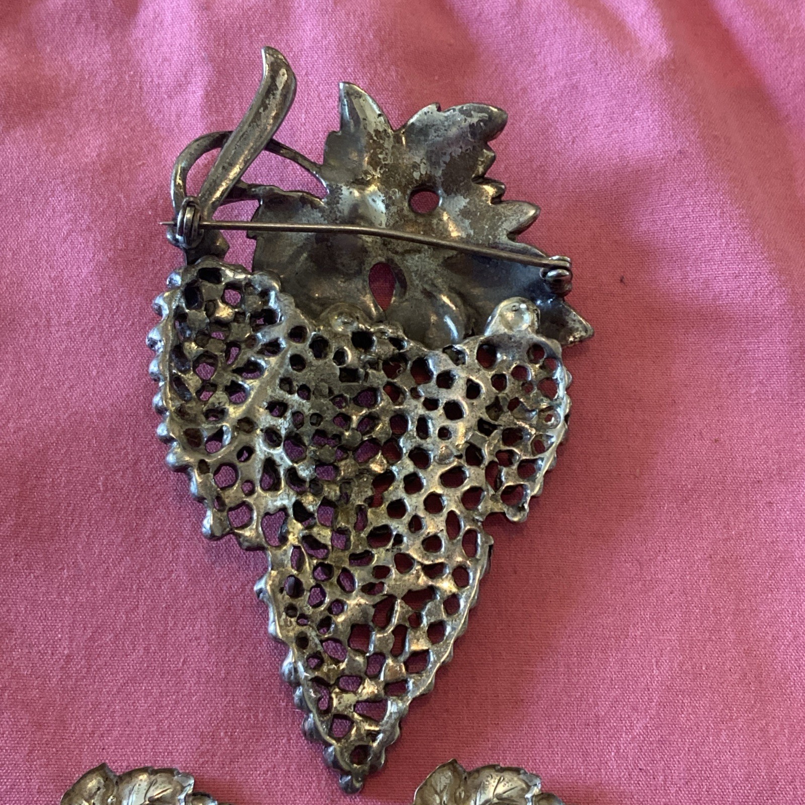 Vintage Silver-tone 3 Piece Grape Bunch Set Brooch 3 3/4in & Earrings 1 1/2 Inch