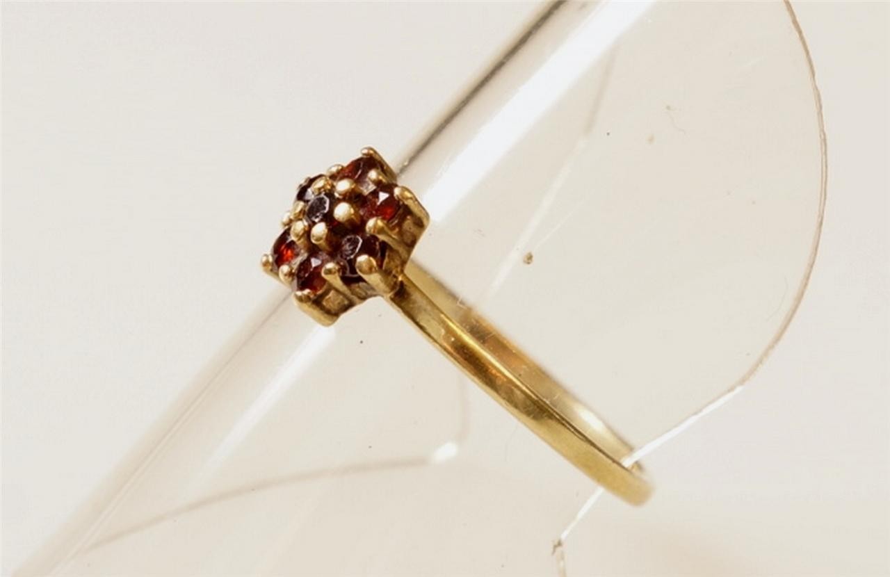 9 CARAT GOLD RUBY RING ELEGANT FLOWER RING M1#4