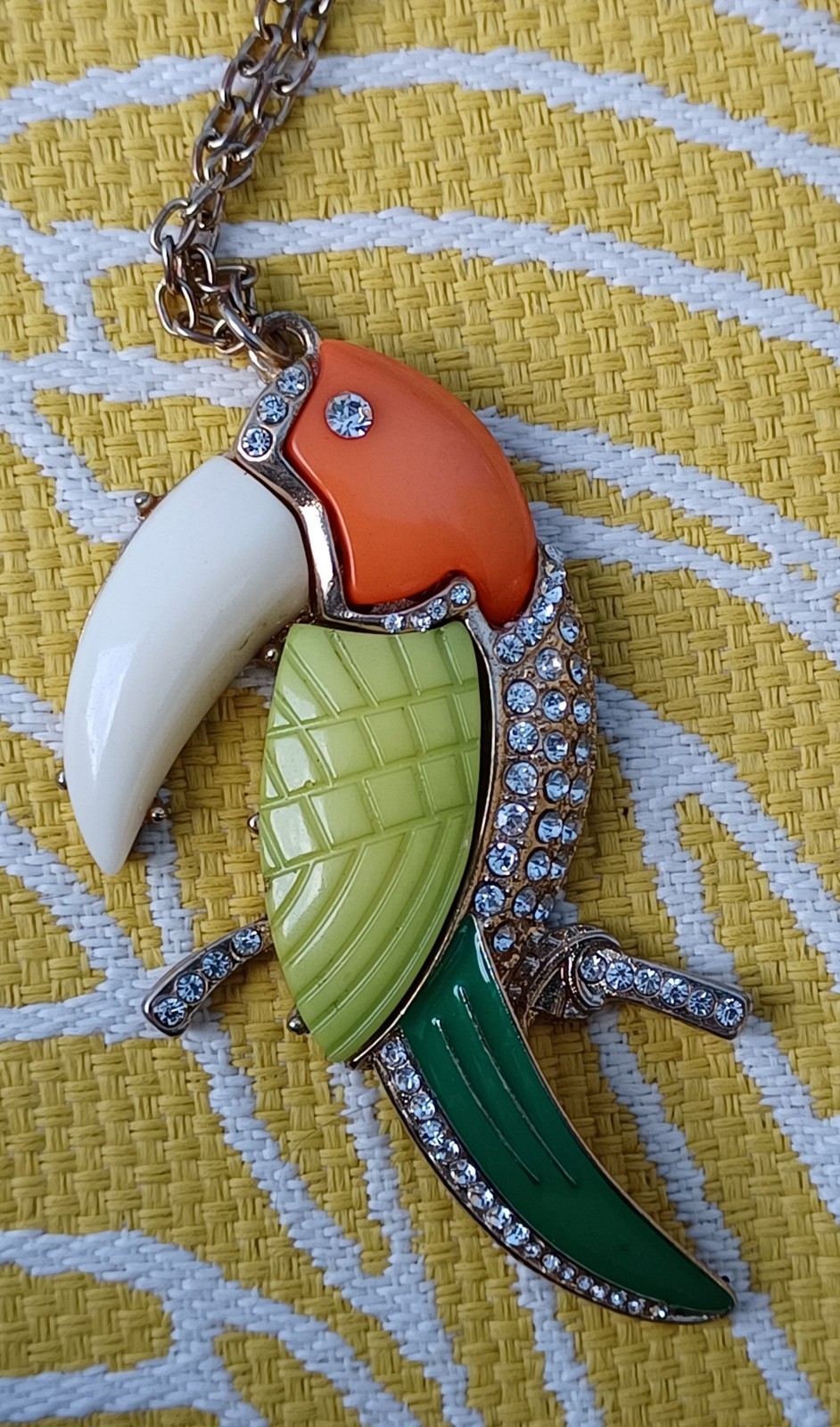 Vivid Carnegie Lucite Toucan Pendant Necklace Enamel Rhinestones Goldtone Chain