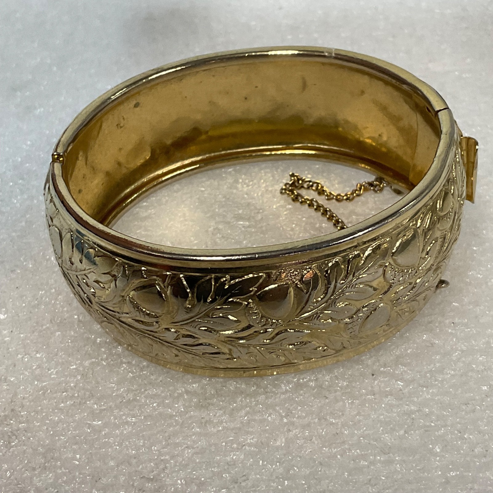 Vintage Coro Gold Tone Hinged Bangle Bracelet 7.25in Floral Engraved SafetyChain