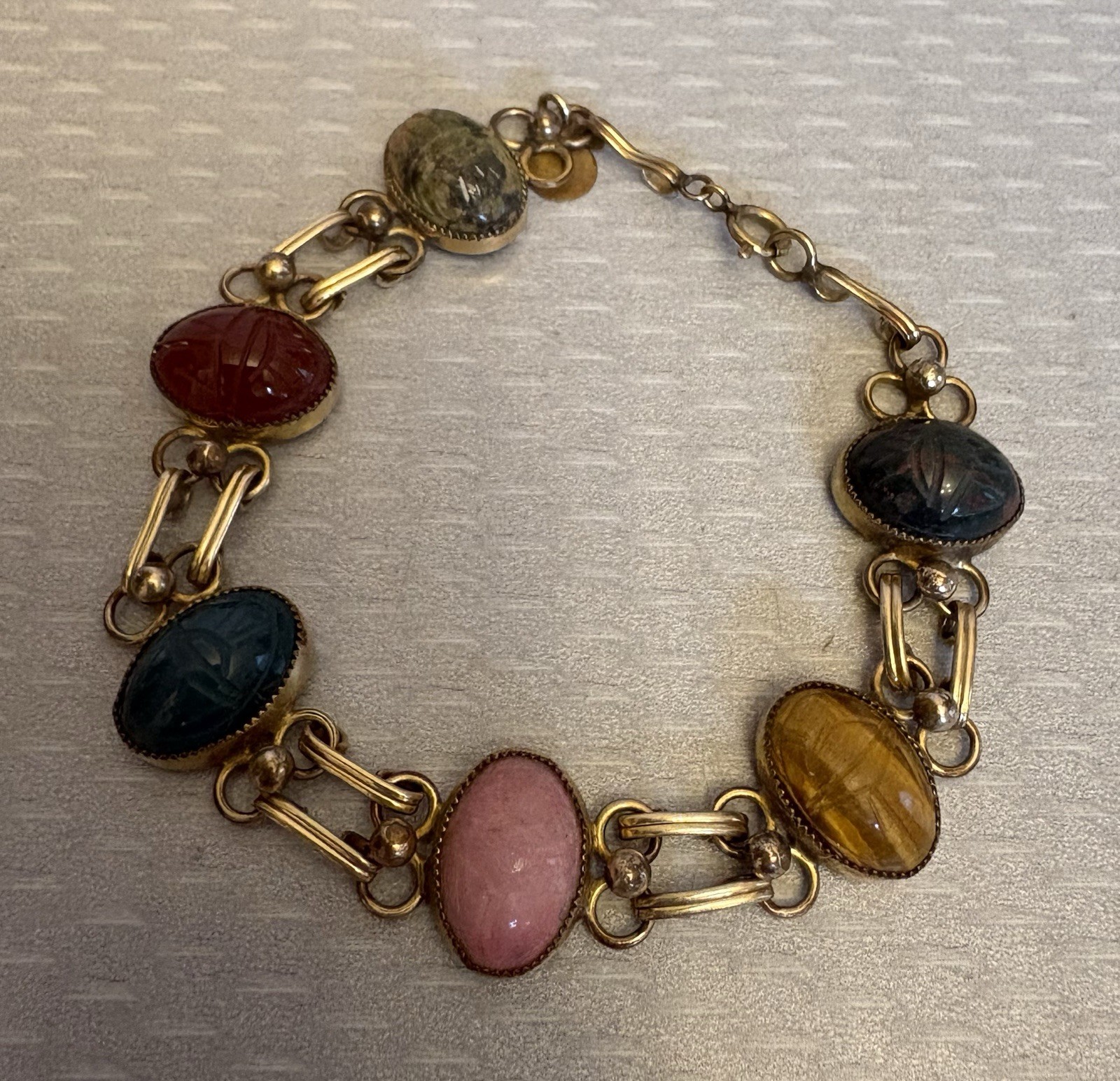 Vintage Goldfilled Carved Gemstone Scarab Bracelet signed AC 1/20 12K GF 7″