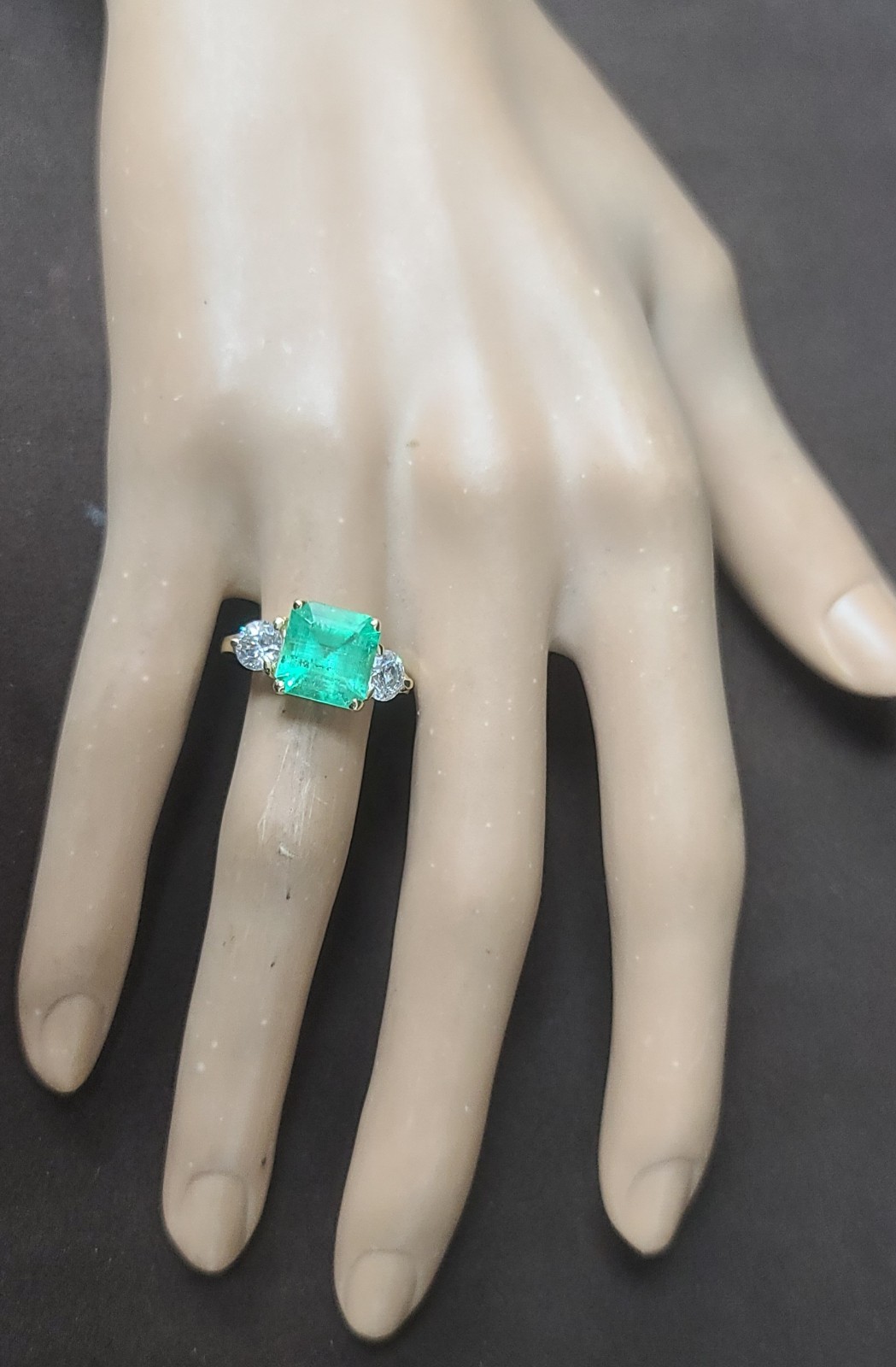 Vintage 14k Yellow Gold Engagement Ring 3.01CT. Natural Green Colombia Emerald