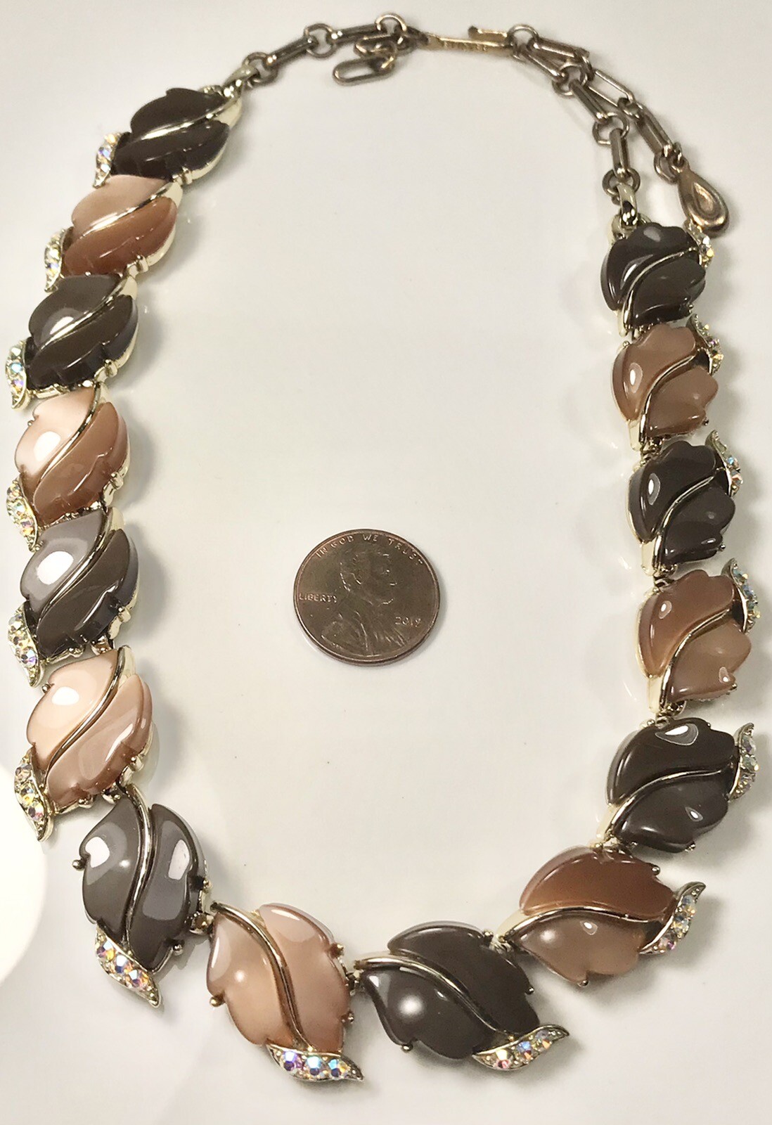 LISNER VINTAGE GOLDTONE THERMOSET CRYSTAL BROWN PEACH LEAF JEWELRY SET (C20B)