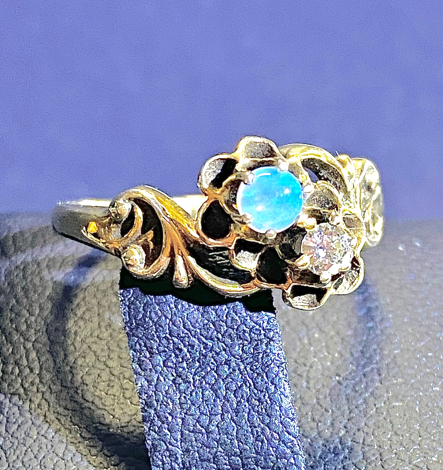 Vintage 14 KP Yellow Gold Diamond and Opal Buttercup Ring Size 6 1/4 6.25