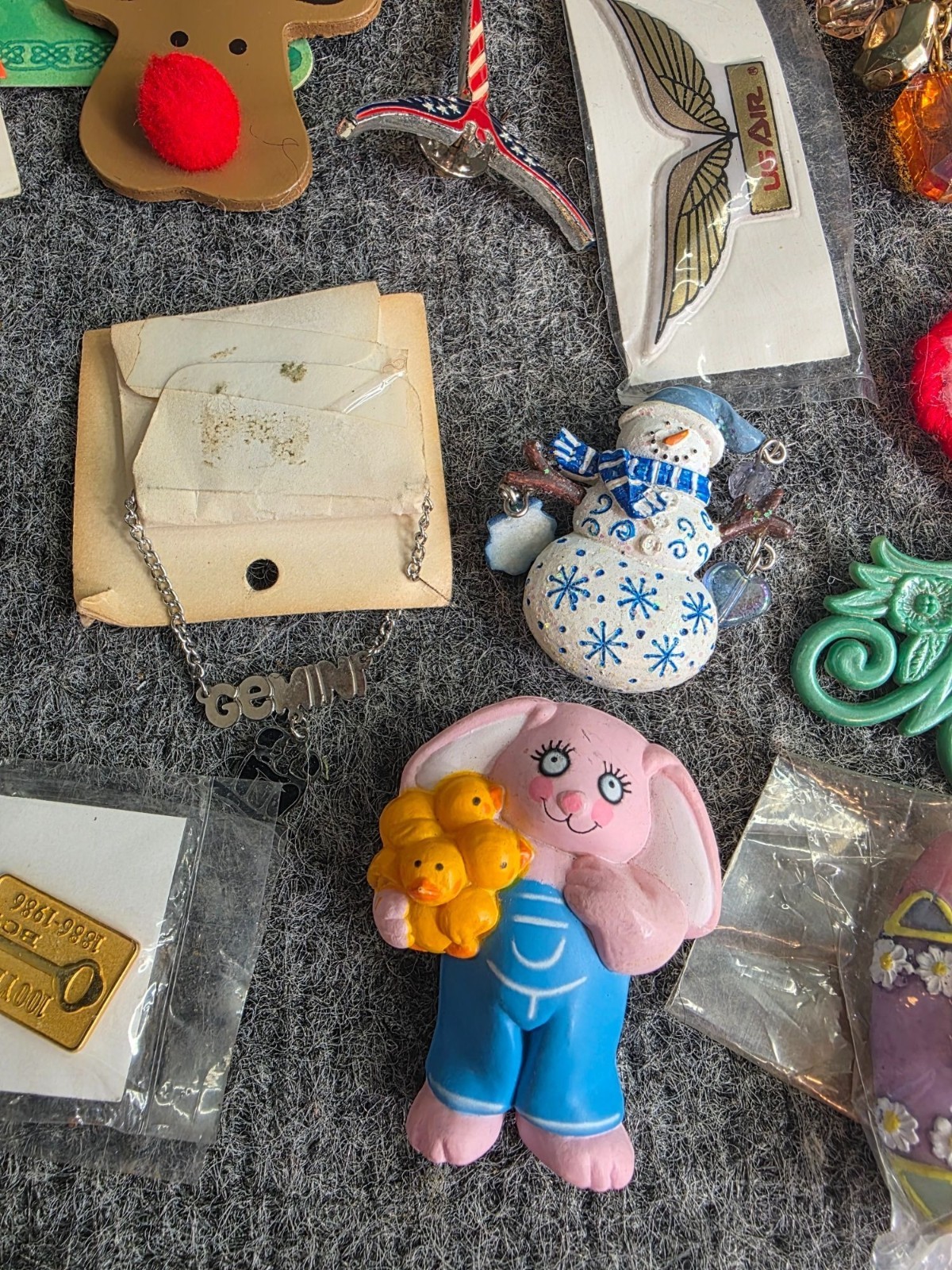 Vintage Jewelry Collectibles Lot Pins Ornaments Necklaces Bracelets Holiday