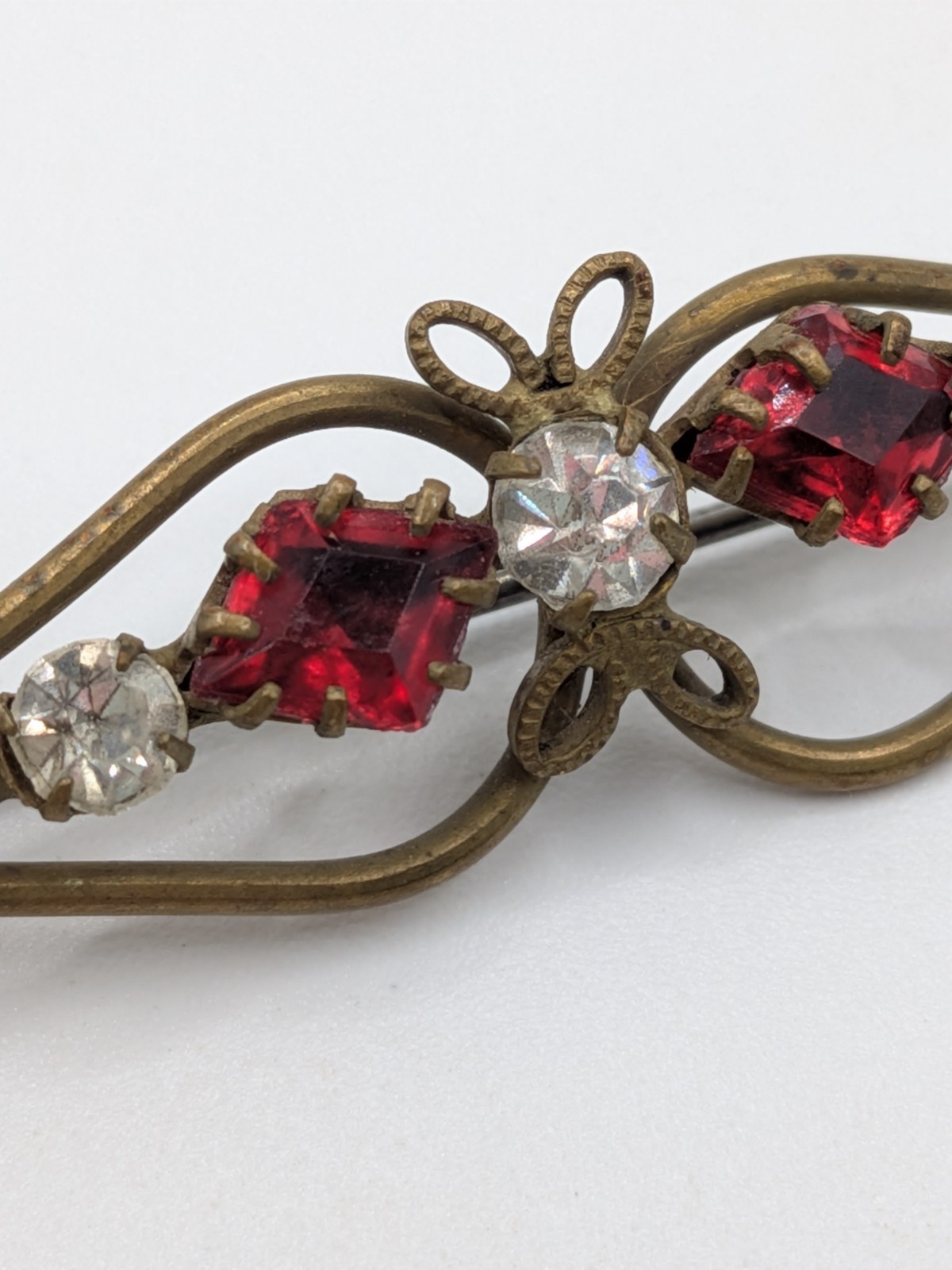 Antique Vintacge Art Deco GOLD RED Clear Rhinestone SMALL Bar BROOCH PIN C Clasp