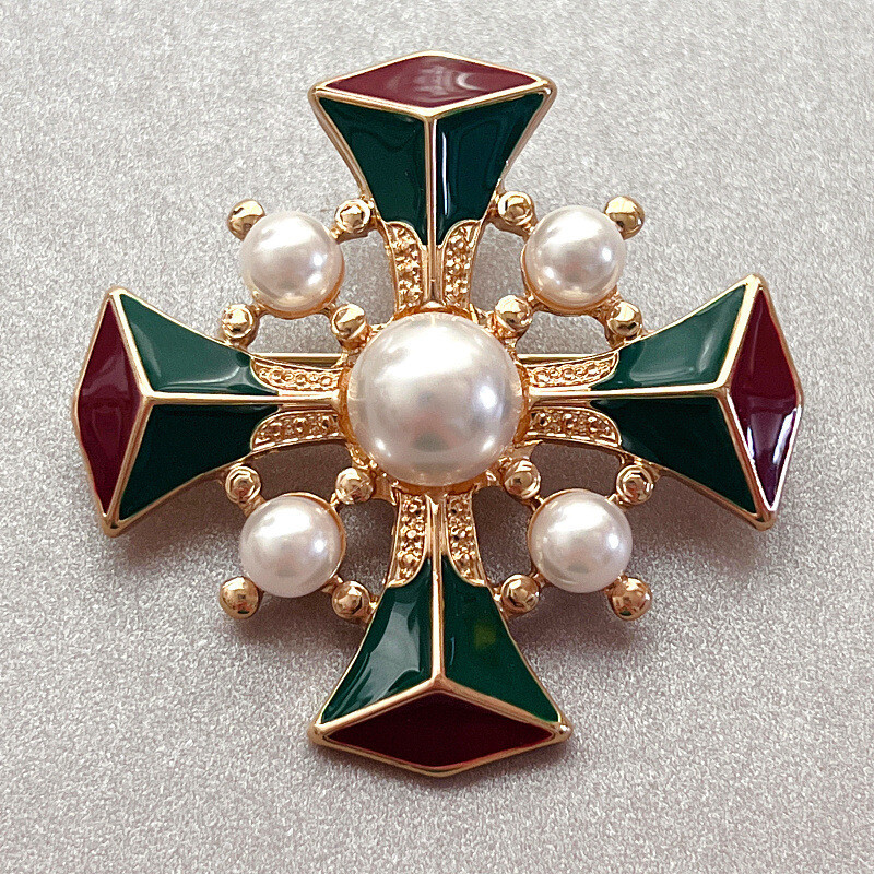 Vintage Baroque Court Brooch – Cross Enamel Lapel Pin for Clothing & Suit