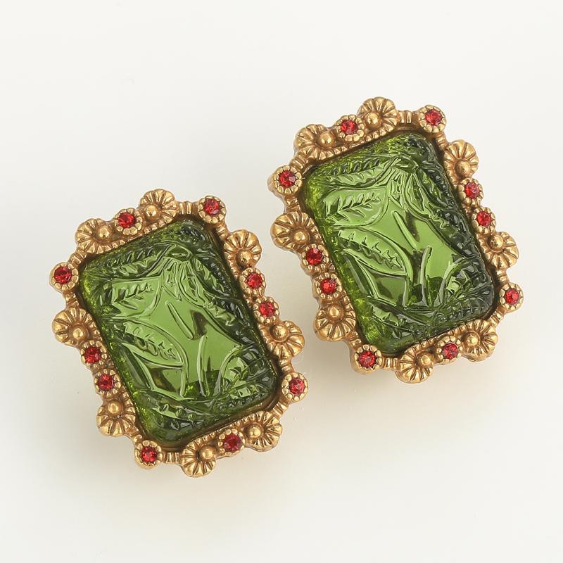 Vintage Green Glass Gold Stud Earrings Palace Relief Wedding Charm Jewelry 2025