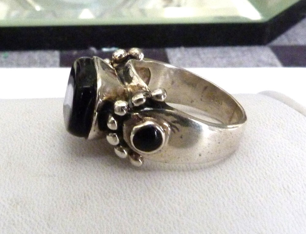 CLASSIC BLACK ONYX GEMSTONE CABOCHONS STERLING SLVER BEADED RING SIZE 8 1/2
