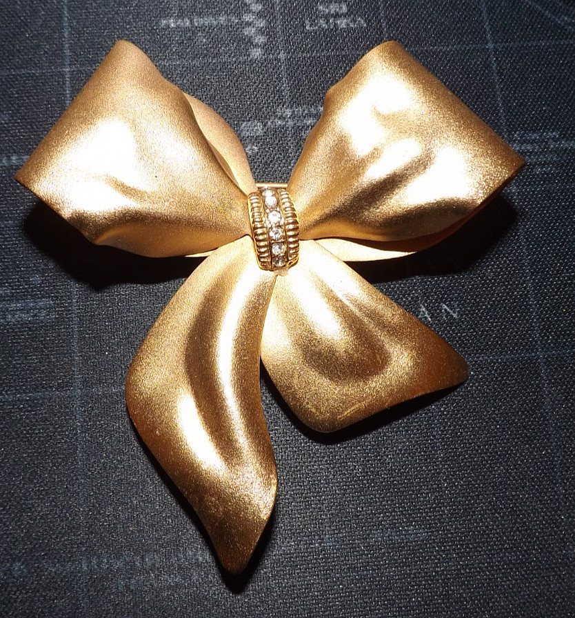 1980’s Ribbons Rhinestones Feather Circular ALL Gold Tones