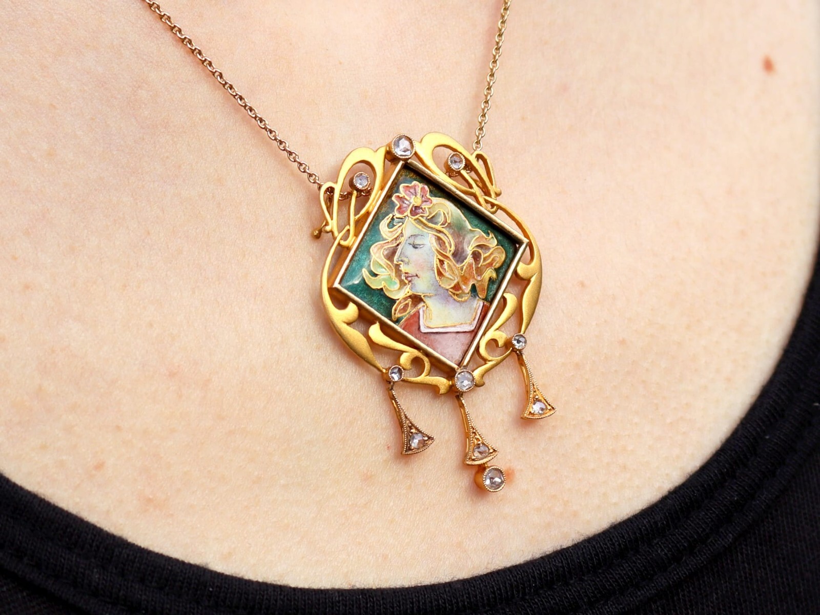 Art Nouveau 0.35Ct Diamond, Enamel and 18k Yellow Gold Pendant Circa 1910