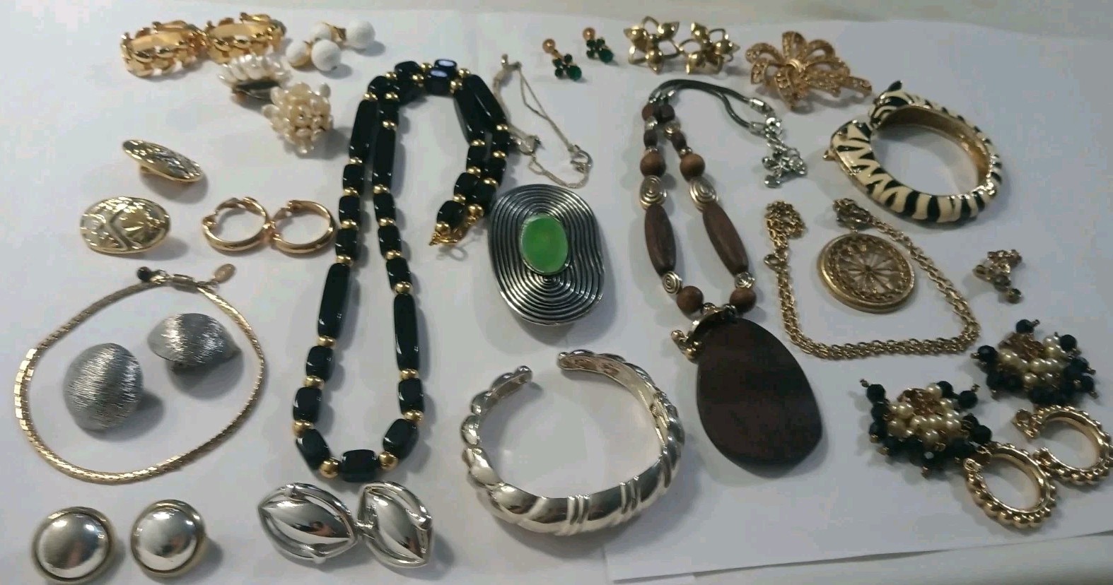 Vintage Mostly Signed Costume Jewelry Lot Necklaces, Bracelets, Earrings, Brooch