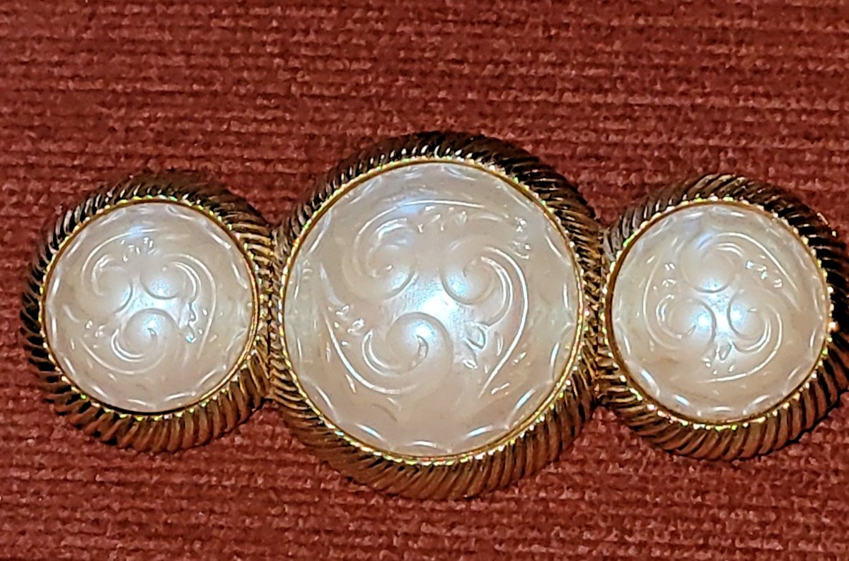 Vintage Givenchy Gold Plated Molded Lucite Ivory Swirled Leaves Cabochons Brooch