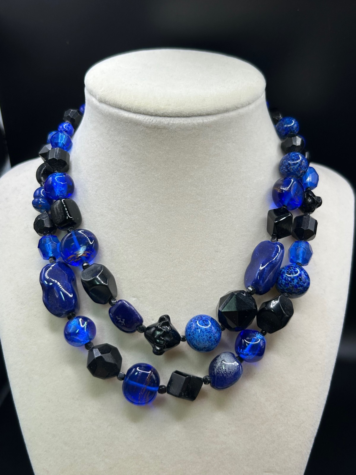 VINTAGE SIGNED HATTIE CARNEGIE CHOKER NECKLACE BLUE TONES & BLACK RESIN STONES