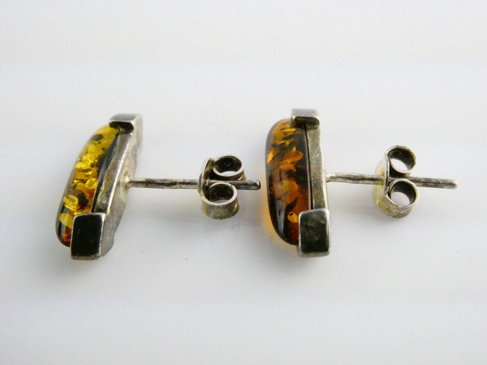 Vintage Sterling Silver Baltic Amber Pointed Cabochon Stud Earrings 3.3g .75 In