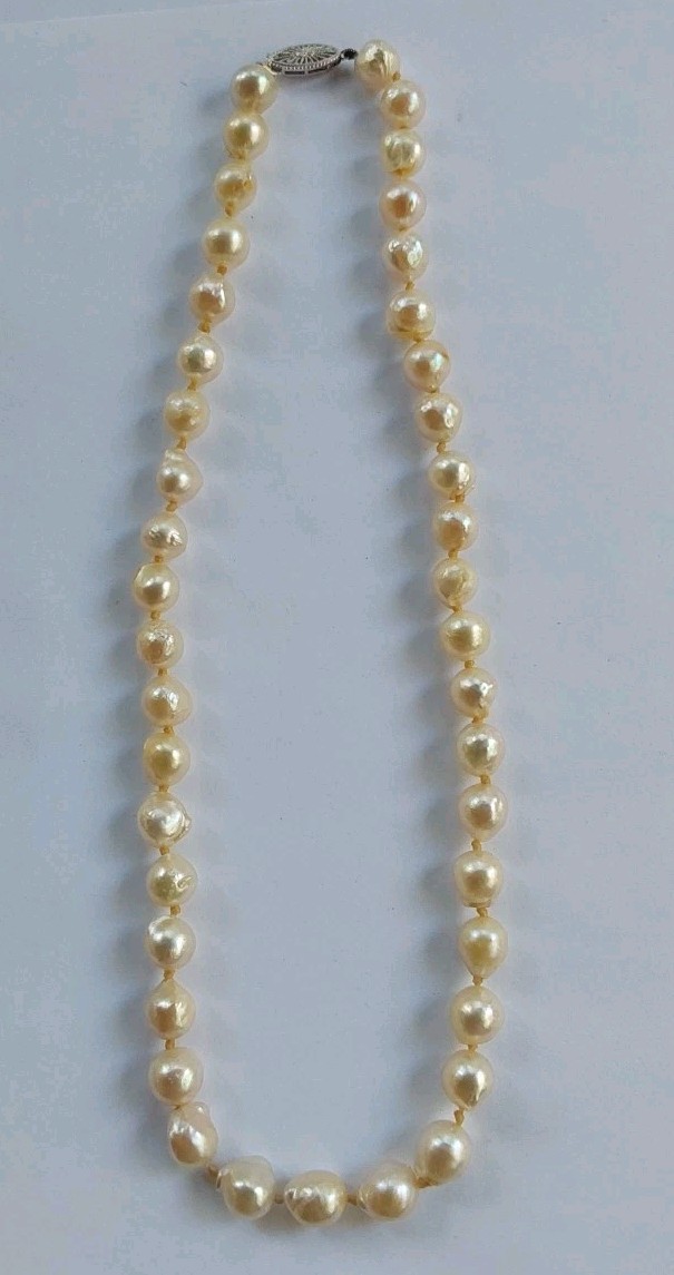 Vintage Baroque Champagne 16″ Ladies 8MM Pearl Necklace w/14KT Gold Clasp 31.6 G