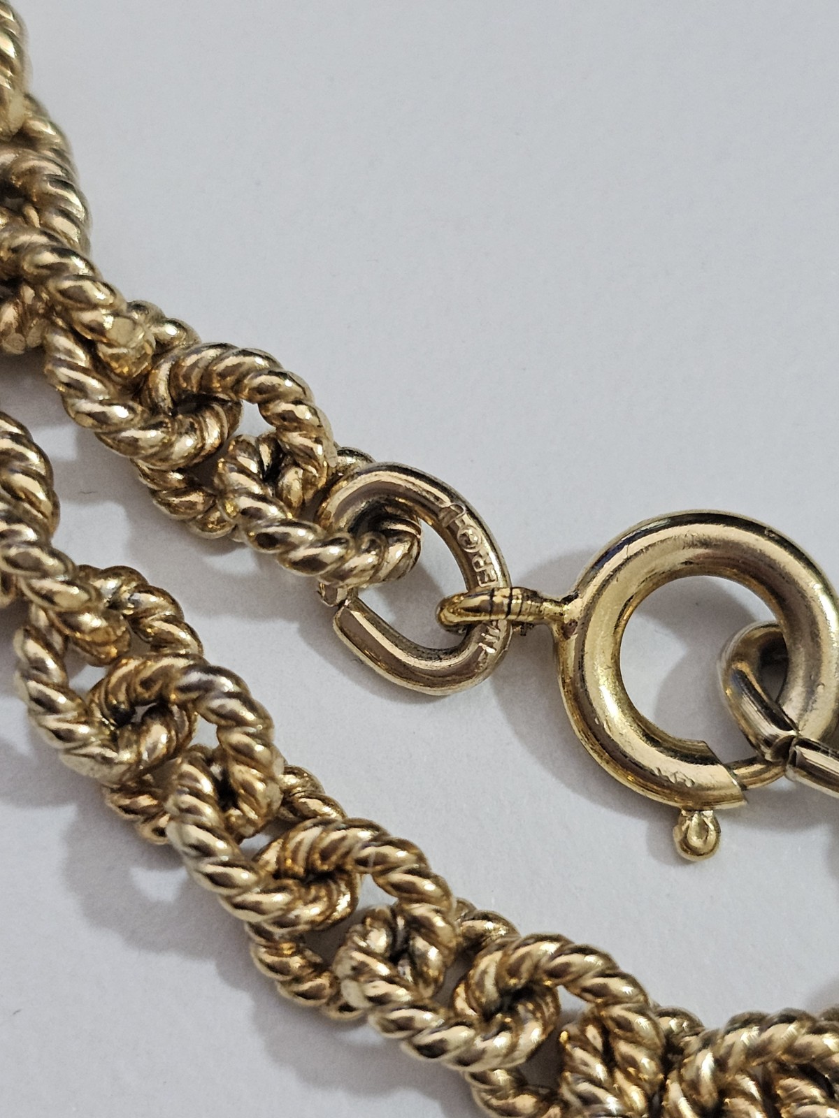 VINTAGE RARE 1971 NAPIER BERTOLLI CORAL GOLDTONE CHAIN 24″ NECKLACE PENDANT BOOK