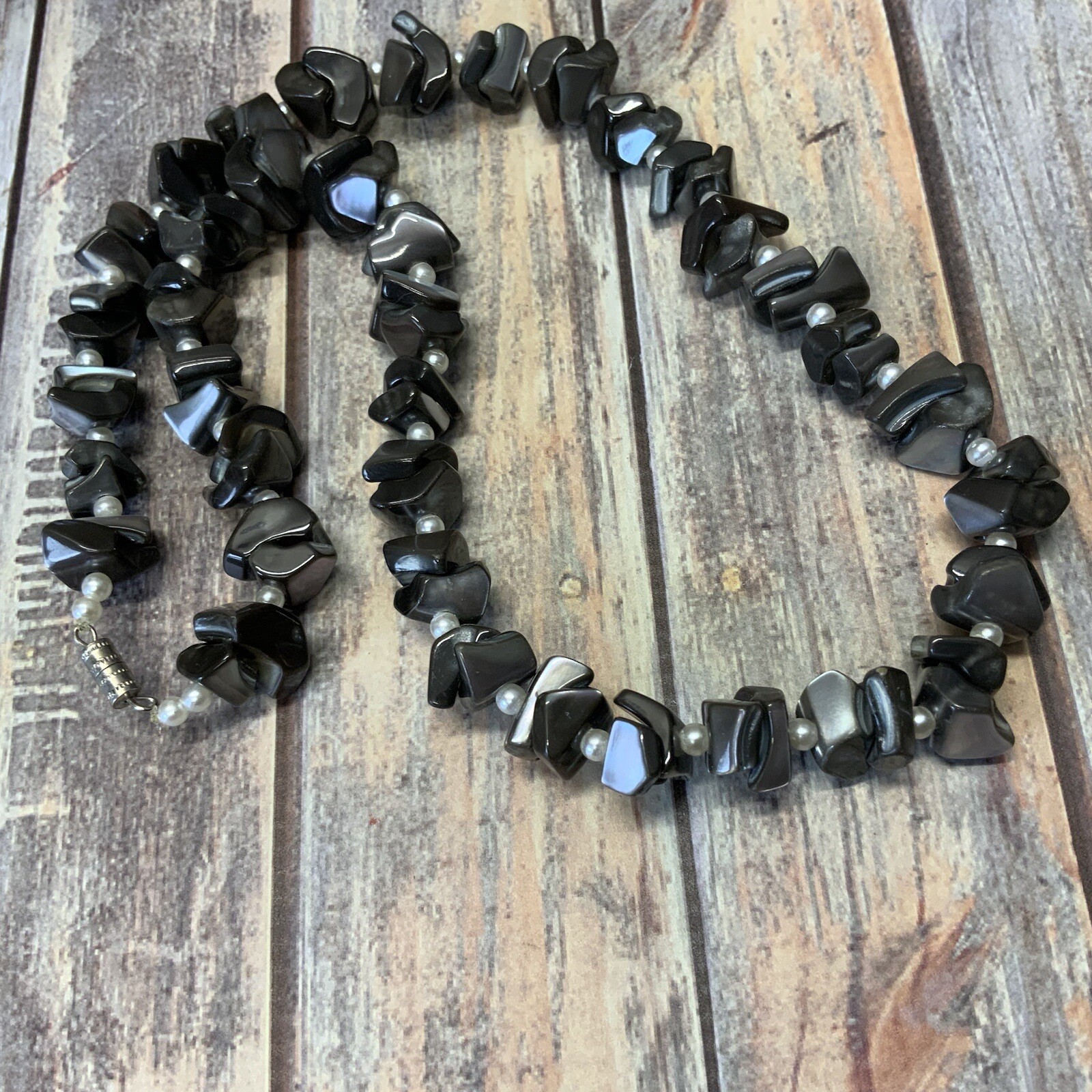 Vintage gray shell mother of pearl and pearl beaded necklace