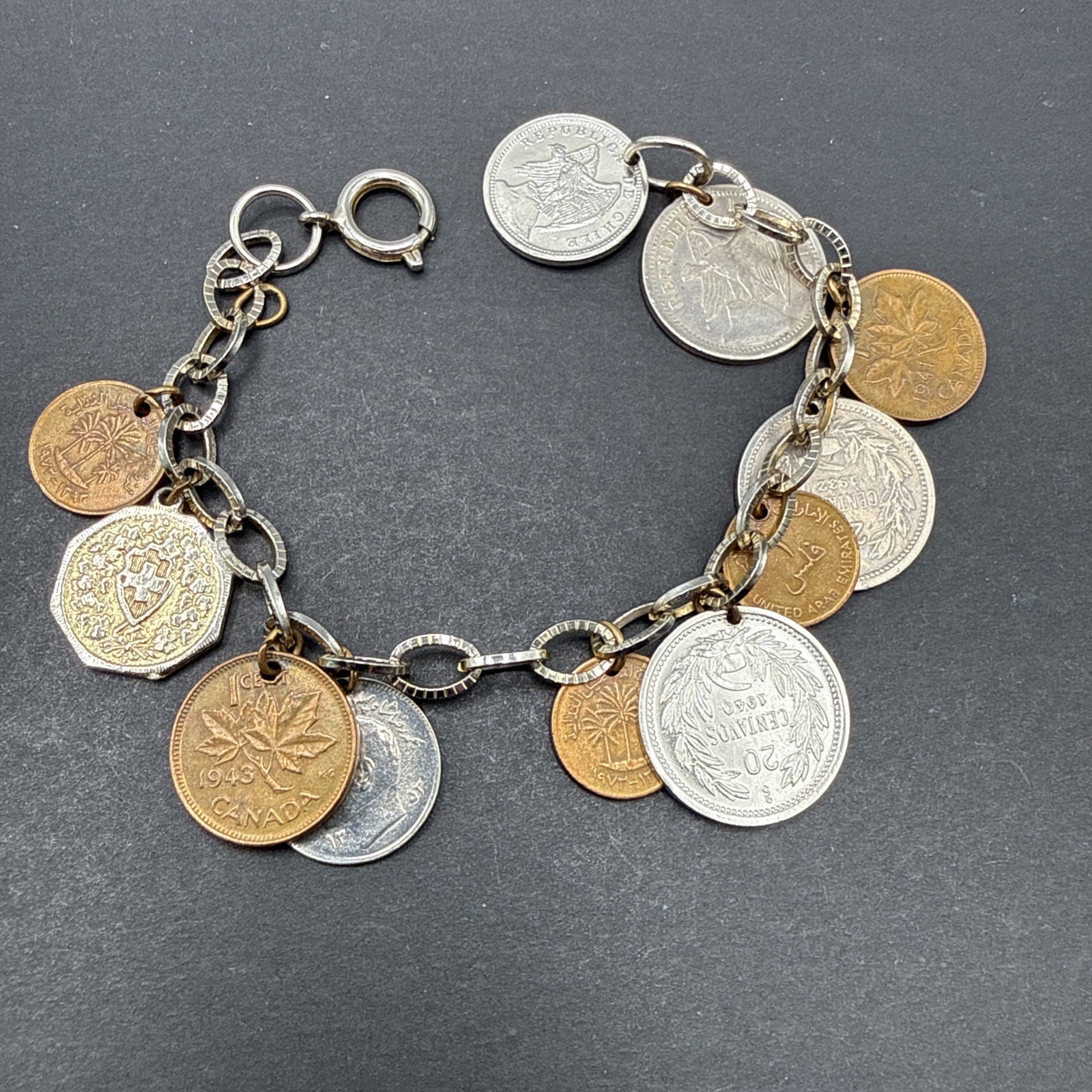 Vintage World Coin Charm Bracelet 7” J61a